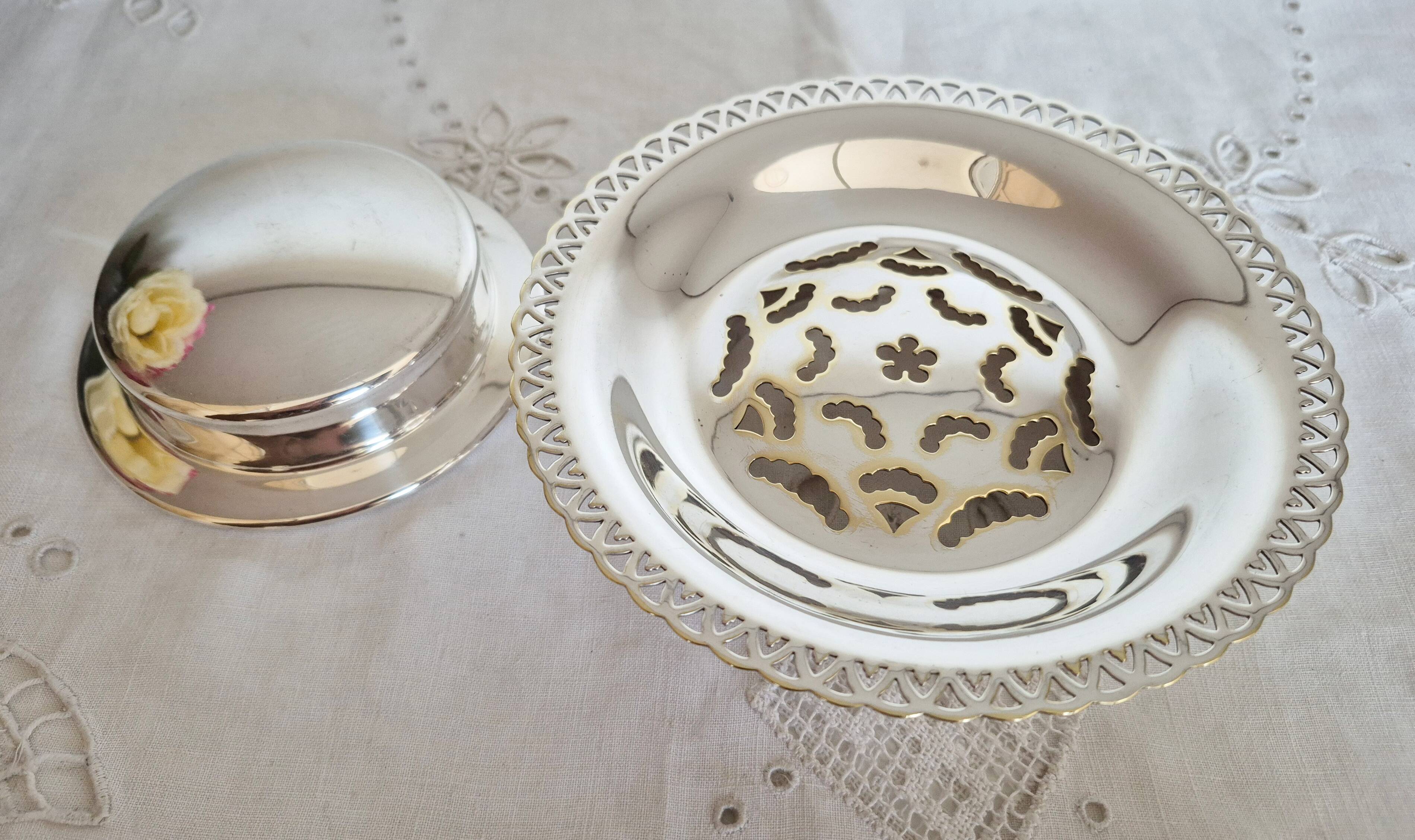 Butter dish style Coquillor, in silver