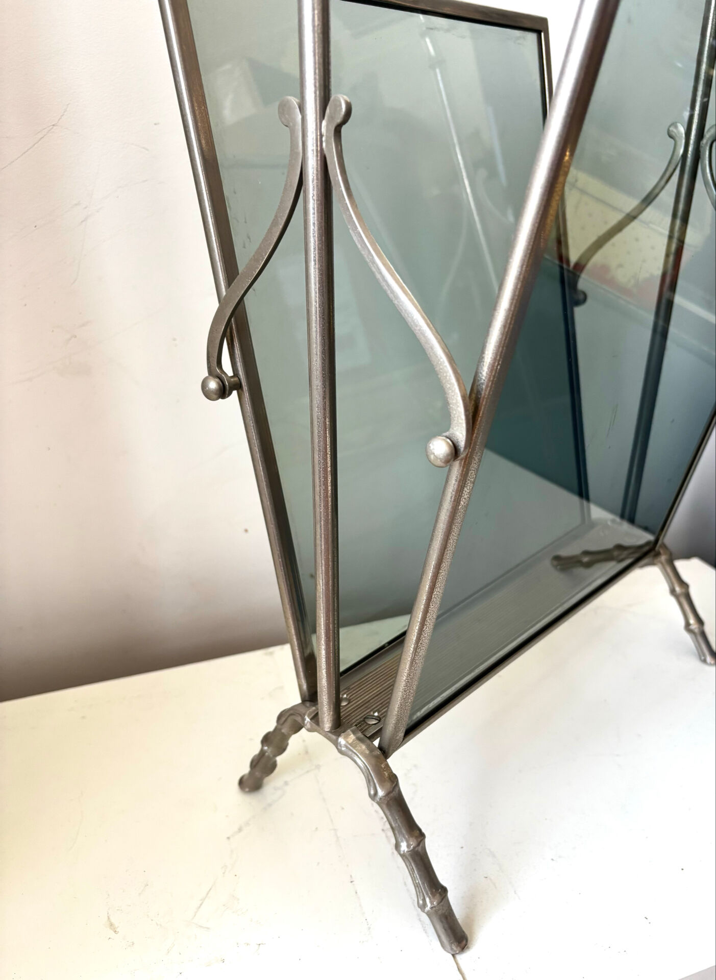 Porte revues en verre Maison Baguès
