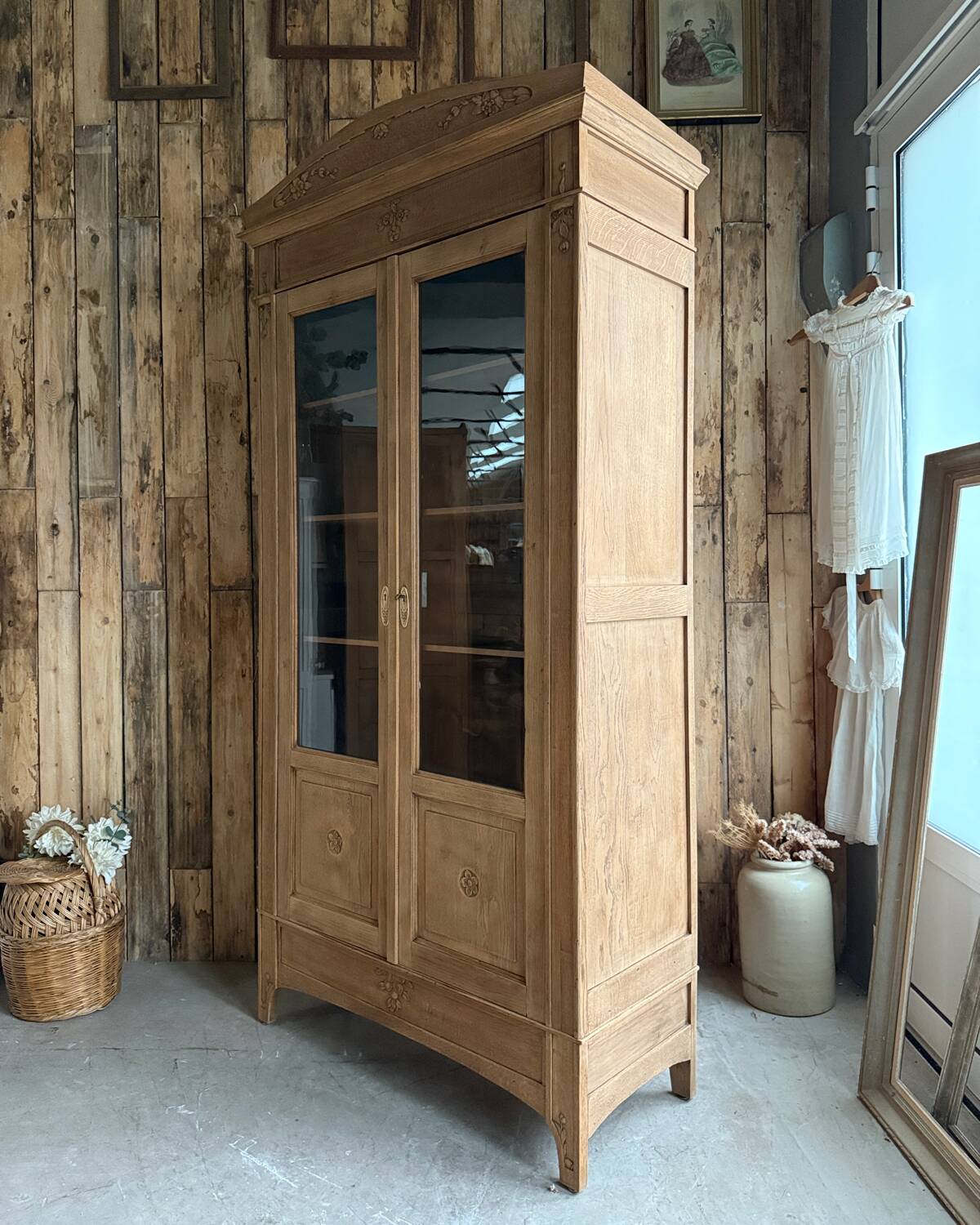 Art Deco display cabinet in oak (renovated)