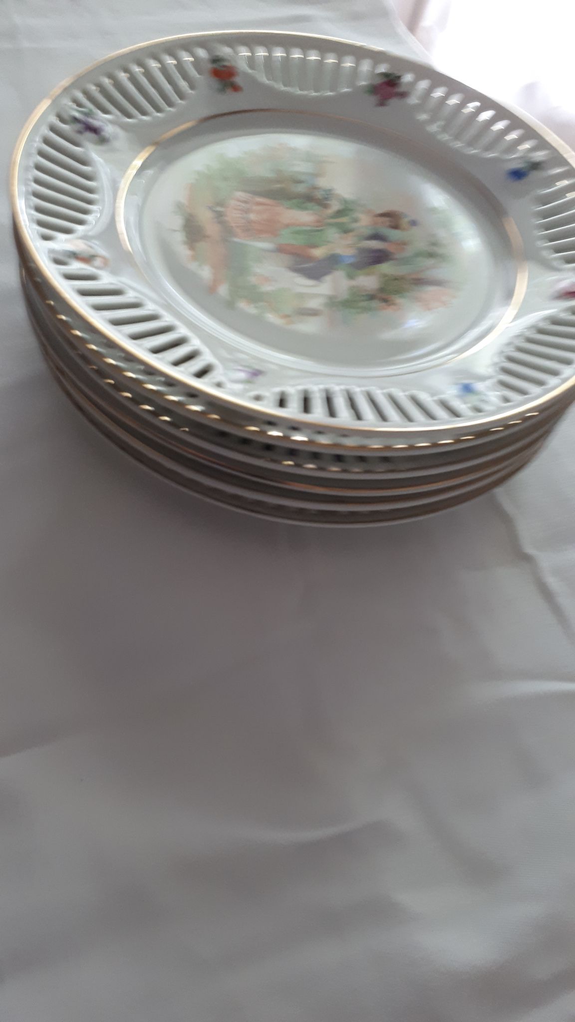 6 assiettes à dessert "scènes galantes"