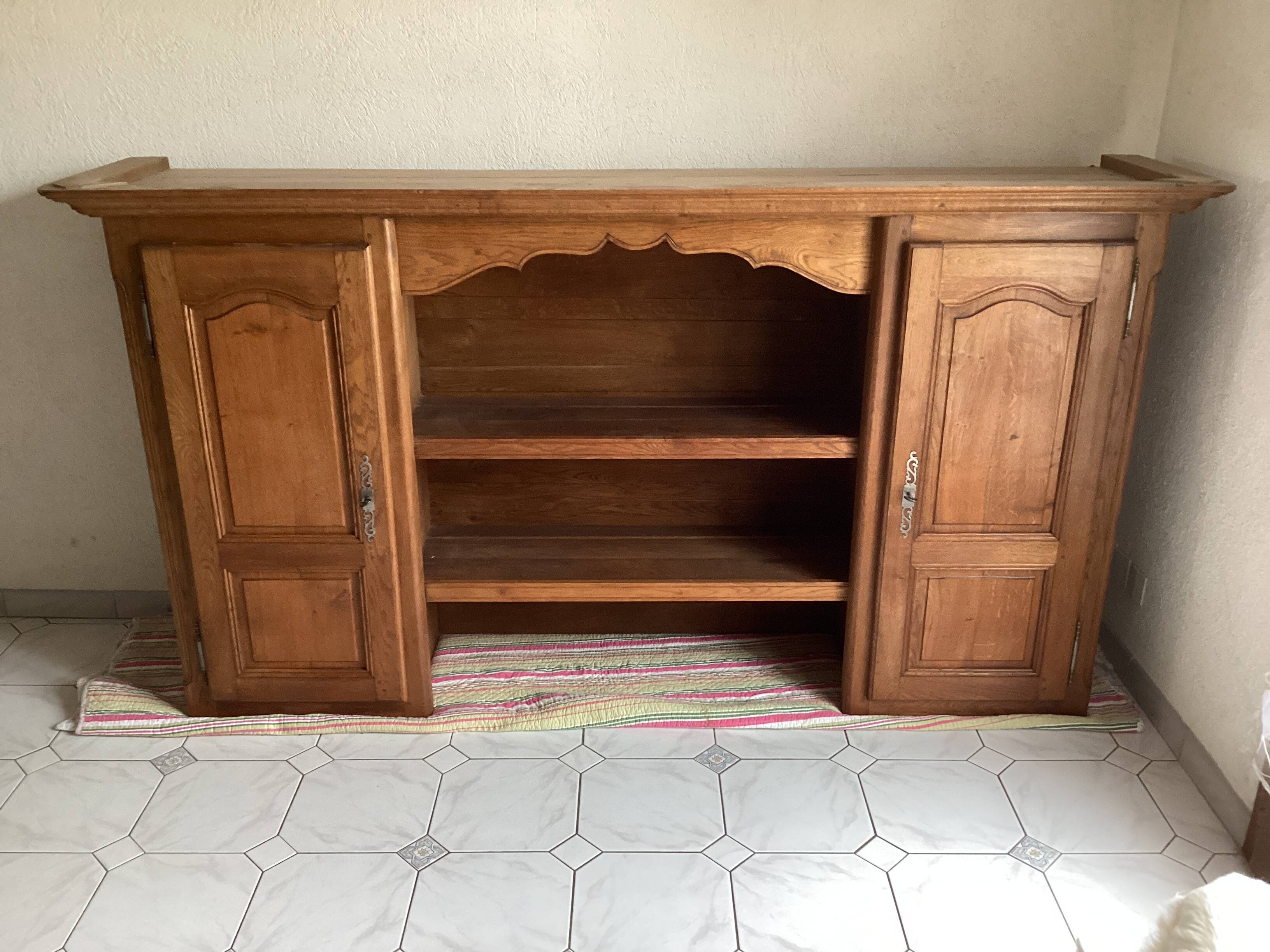 Upper part of a rustic solid oak dresser with its cornice.