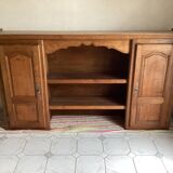 Upper part of a rustic solid oak dresser with its cornice.