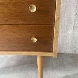 Commode aux pieds fuselés