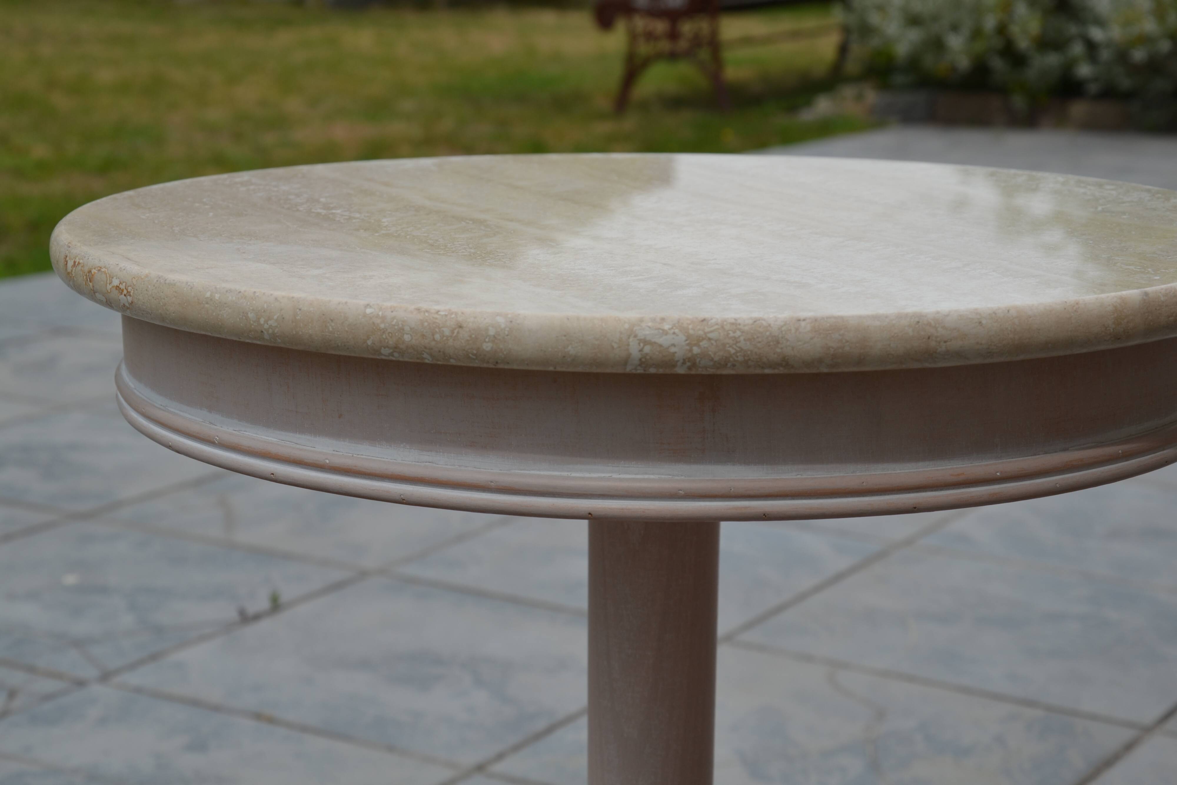 Petite table basse ronde travertin/bout de canapé années 80/90