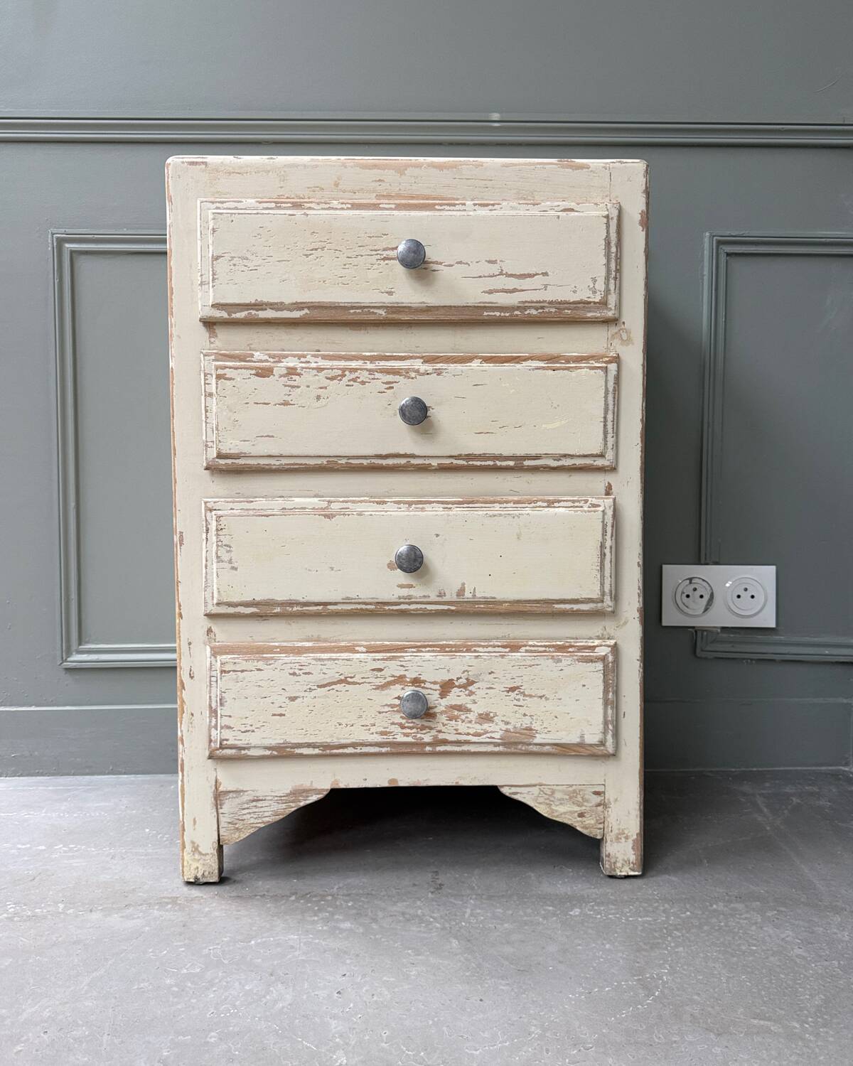 Vintage chest of drawers with a butter yellow patina (renovated)