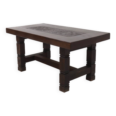 Table à manger antique en bois tropical massif sculpté à la main des années 1920