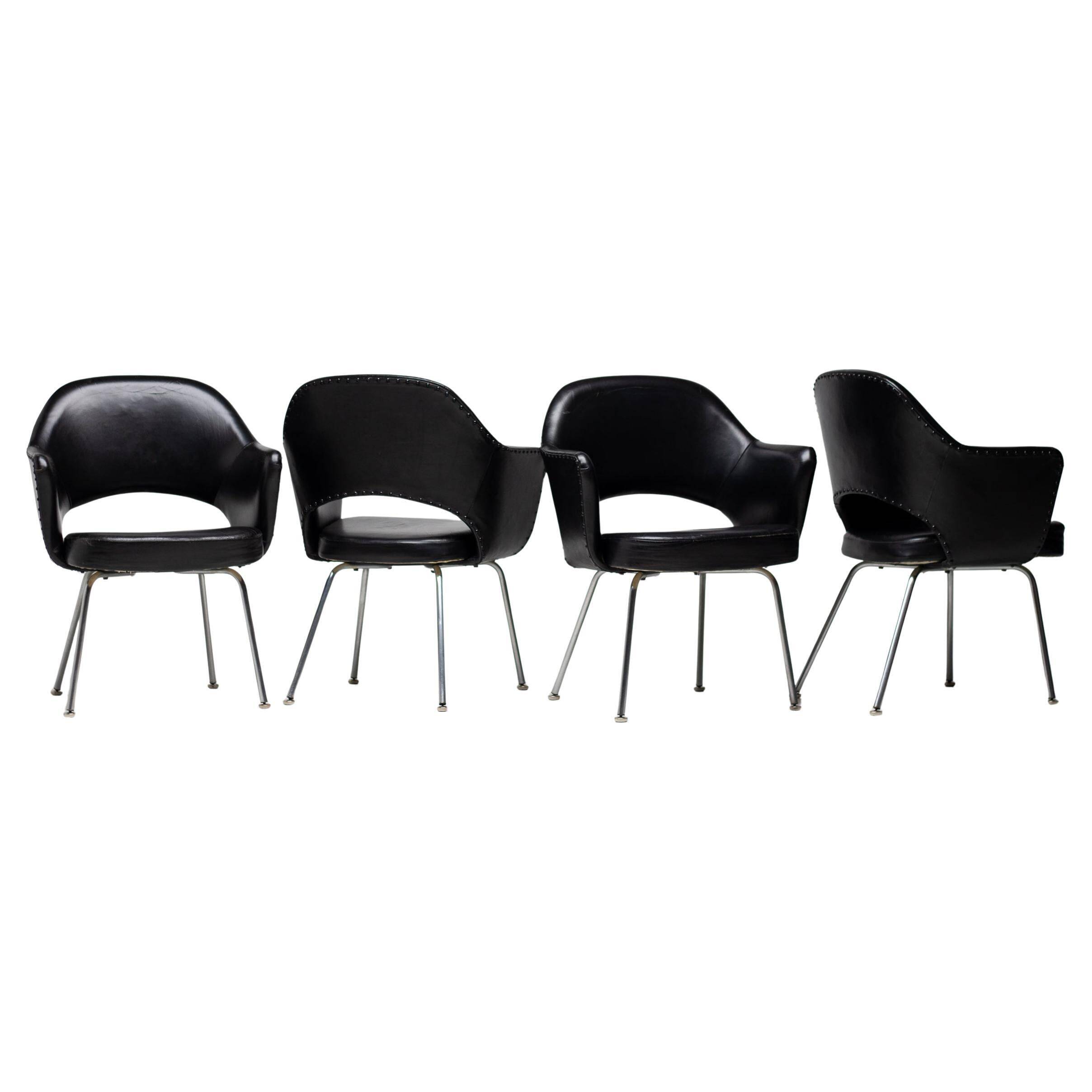 Set of 4 Saarinen executive chairs for Knoll in original black leather.