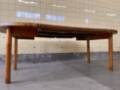 Table à manger ronde extensible en pin par Furusnickarn AB