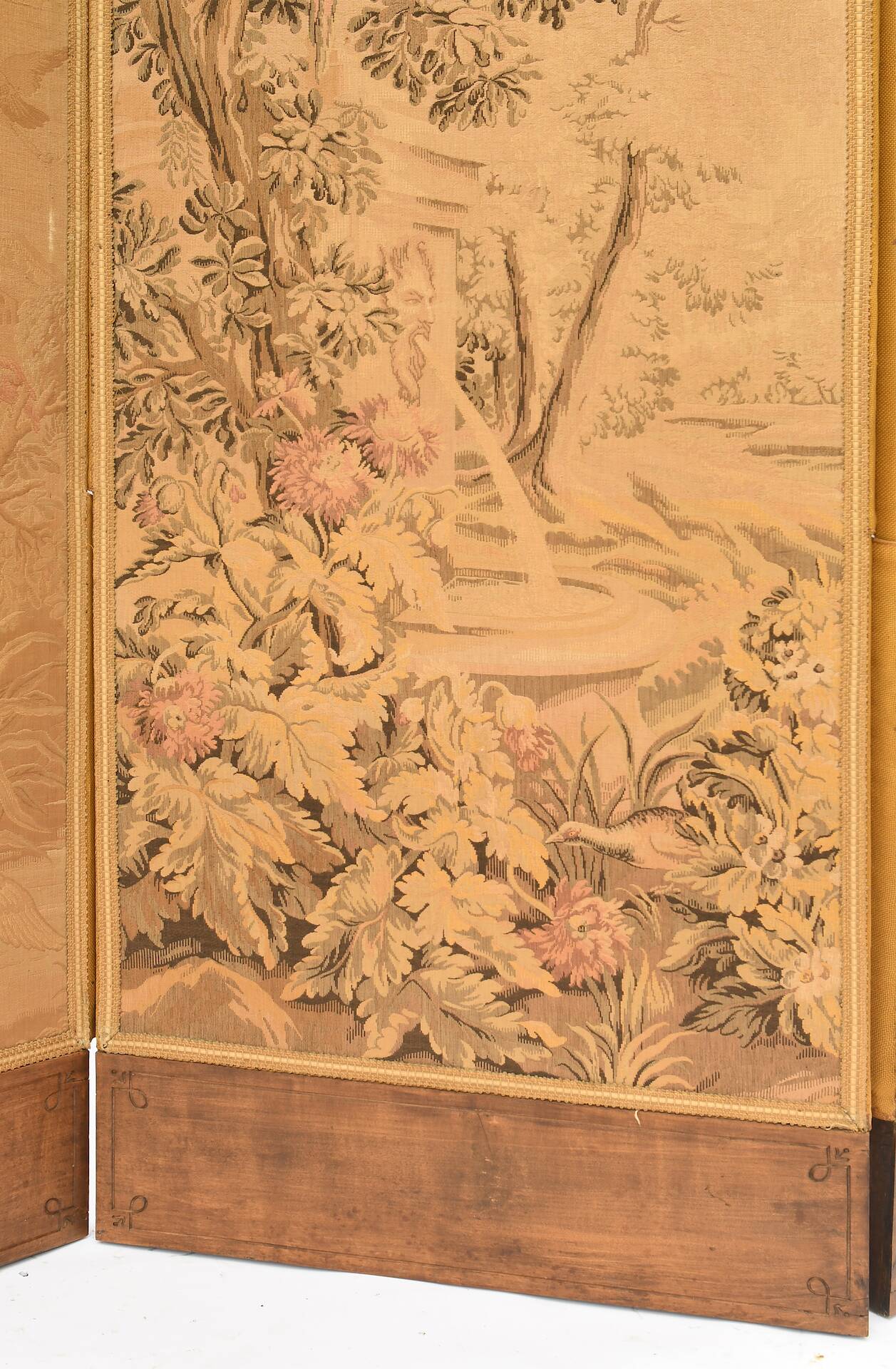 3-panel screen with tapestry decorated with landscape scenes