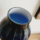Imposing Midnight Blue Blown Glass Vase Design