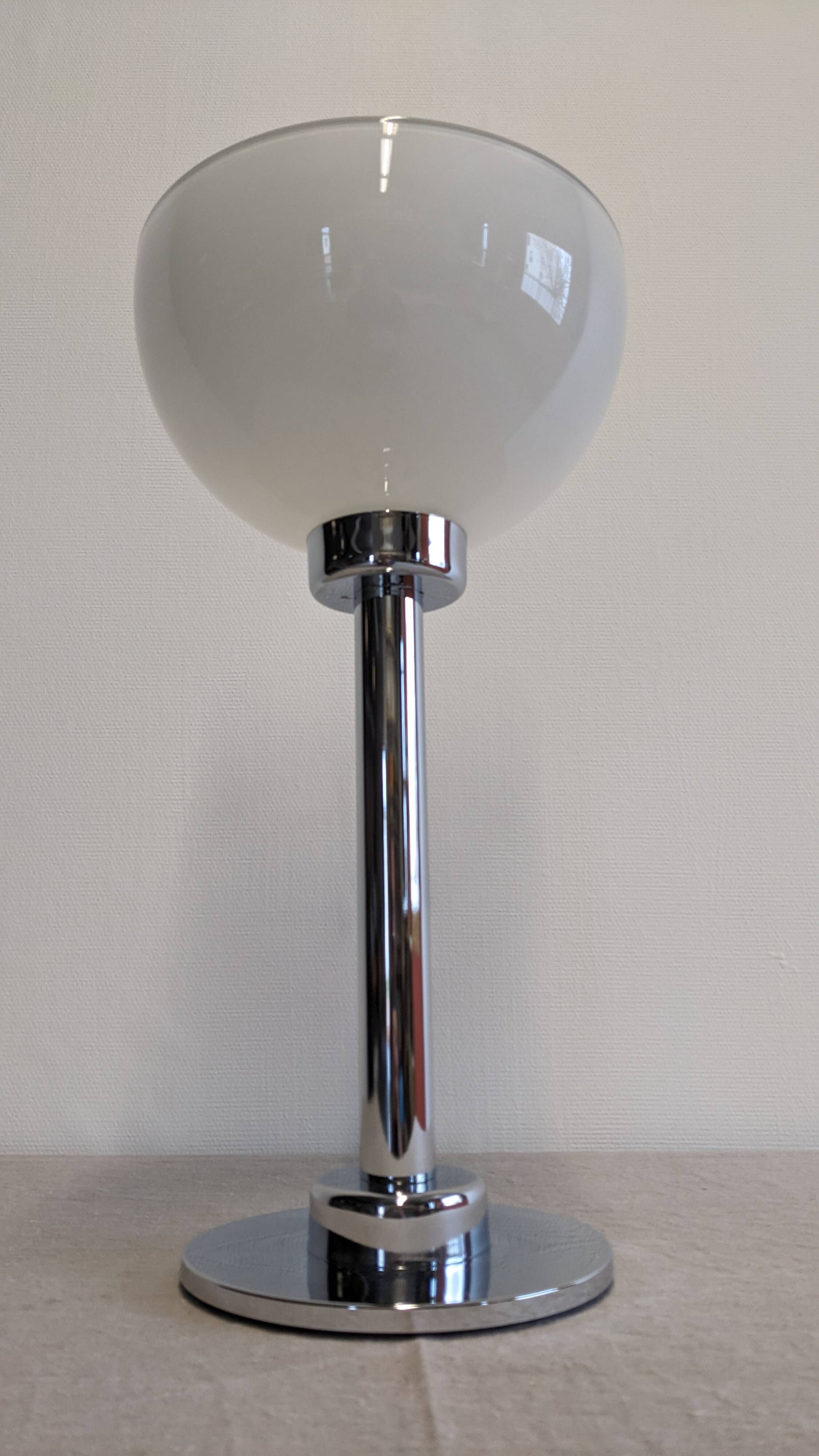 Modernist lamp model New-York by S.C.E for Habitat, France around 1970.