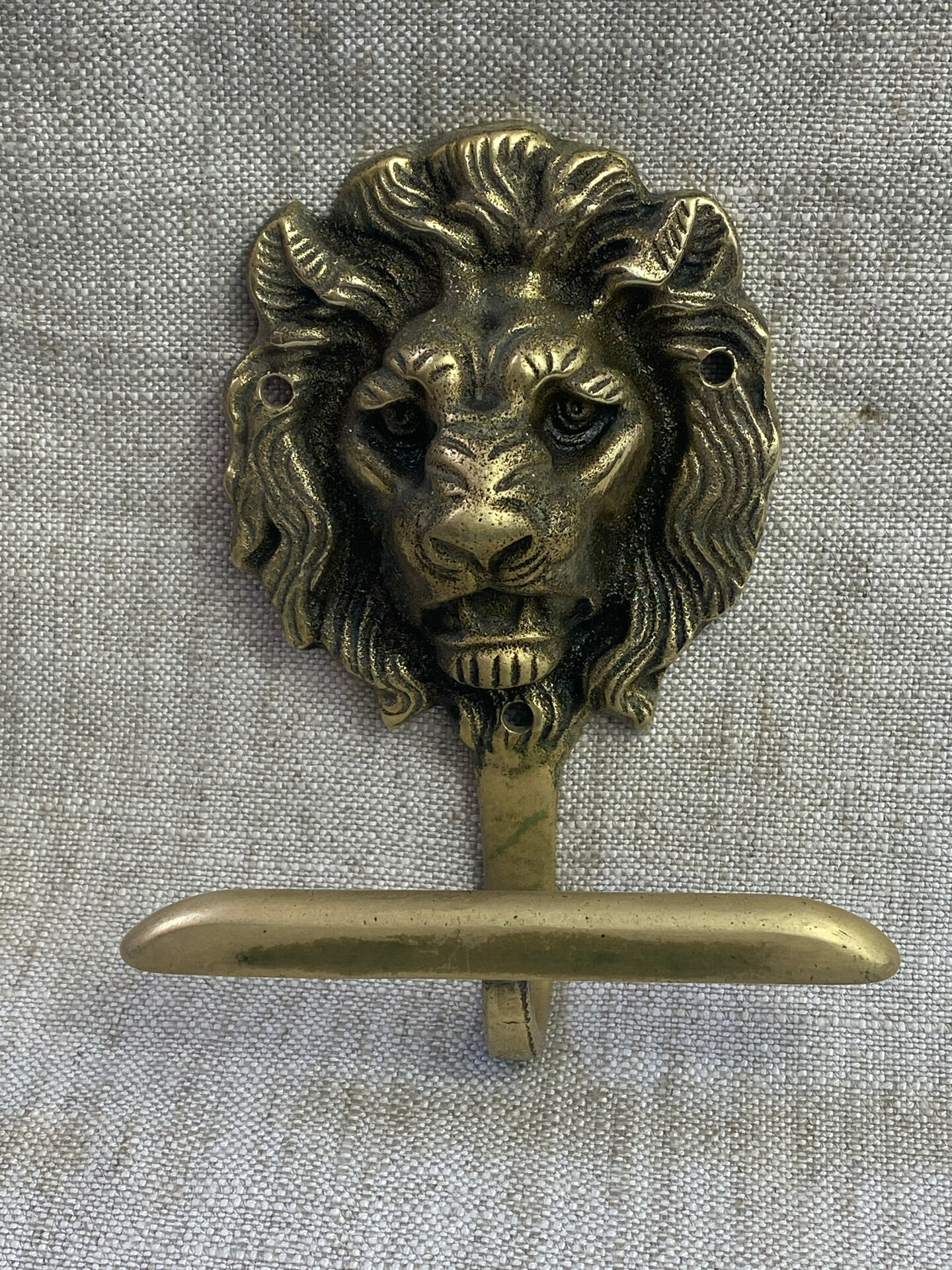Lion head coat hooks in solid brass, Peerage England