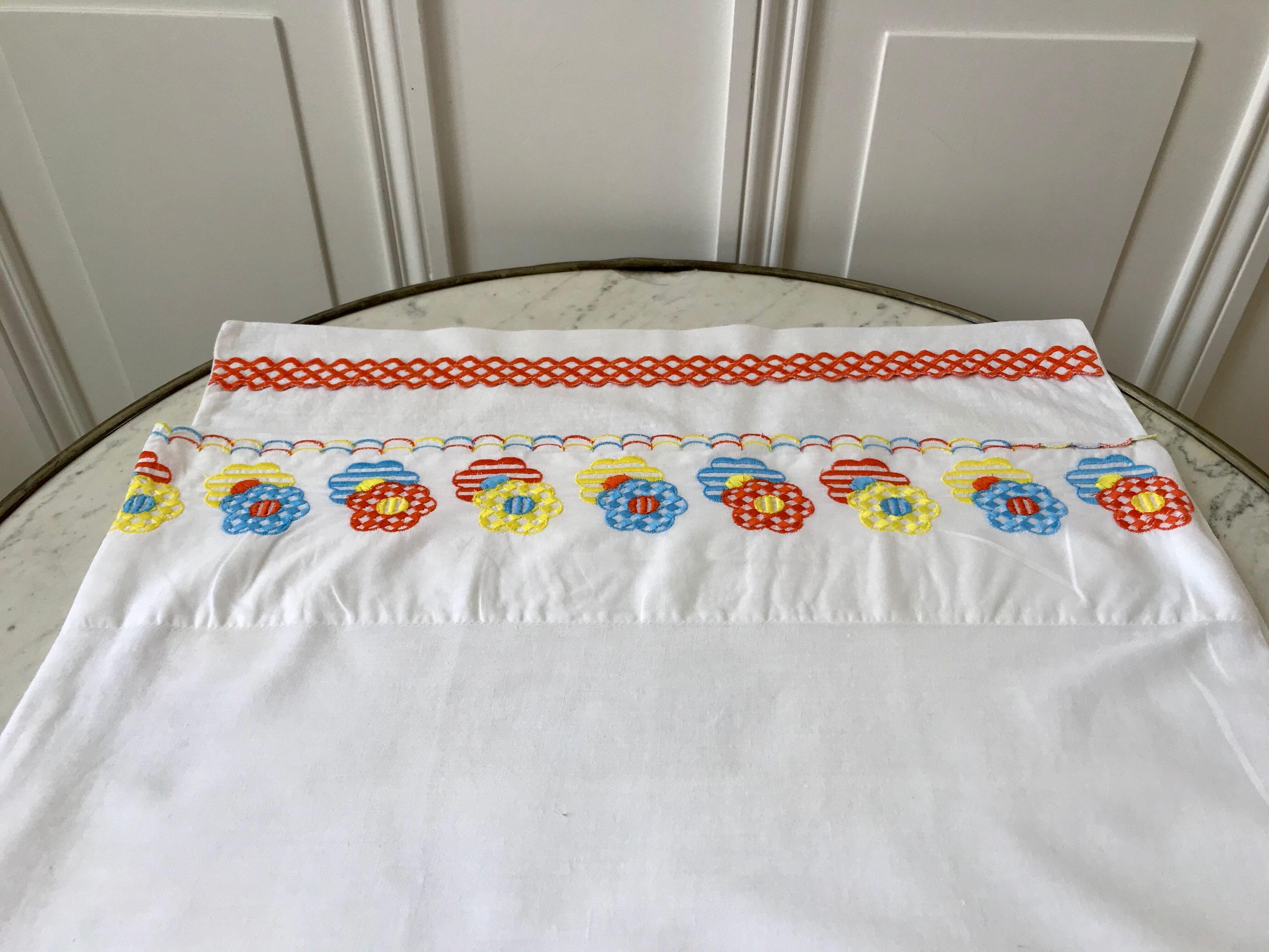 Duo of embroidered pillowcases baby / child vintage 70s