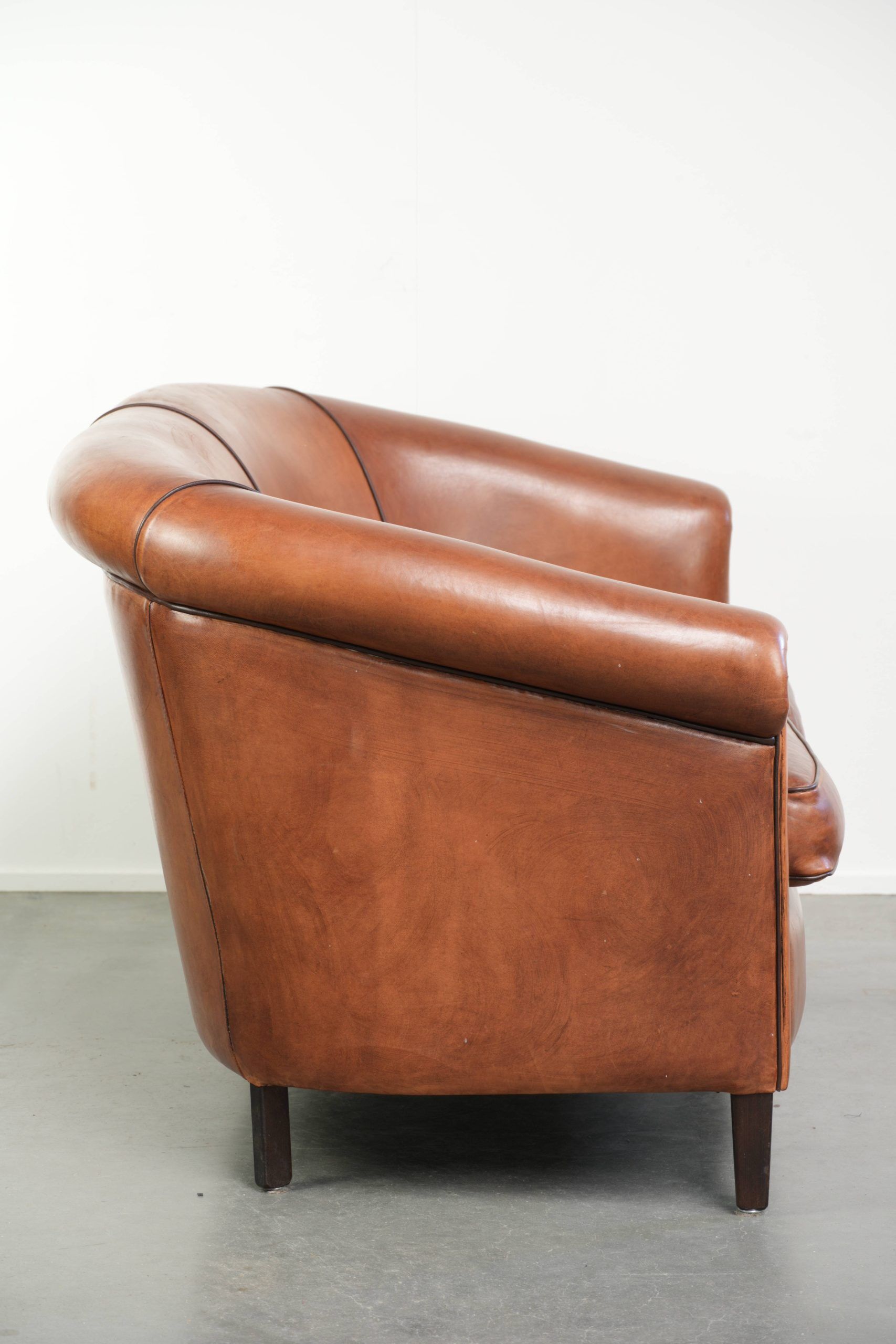 Sheepskin 2-seater sofa with a warm cognac brown colour scheme