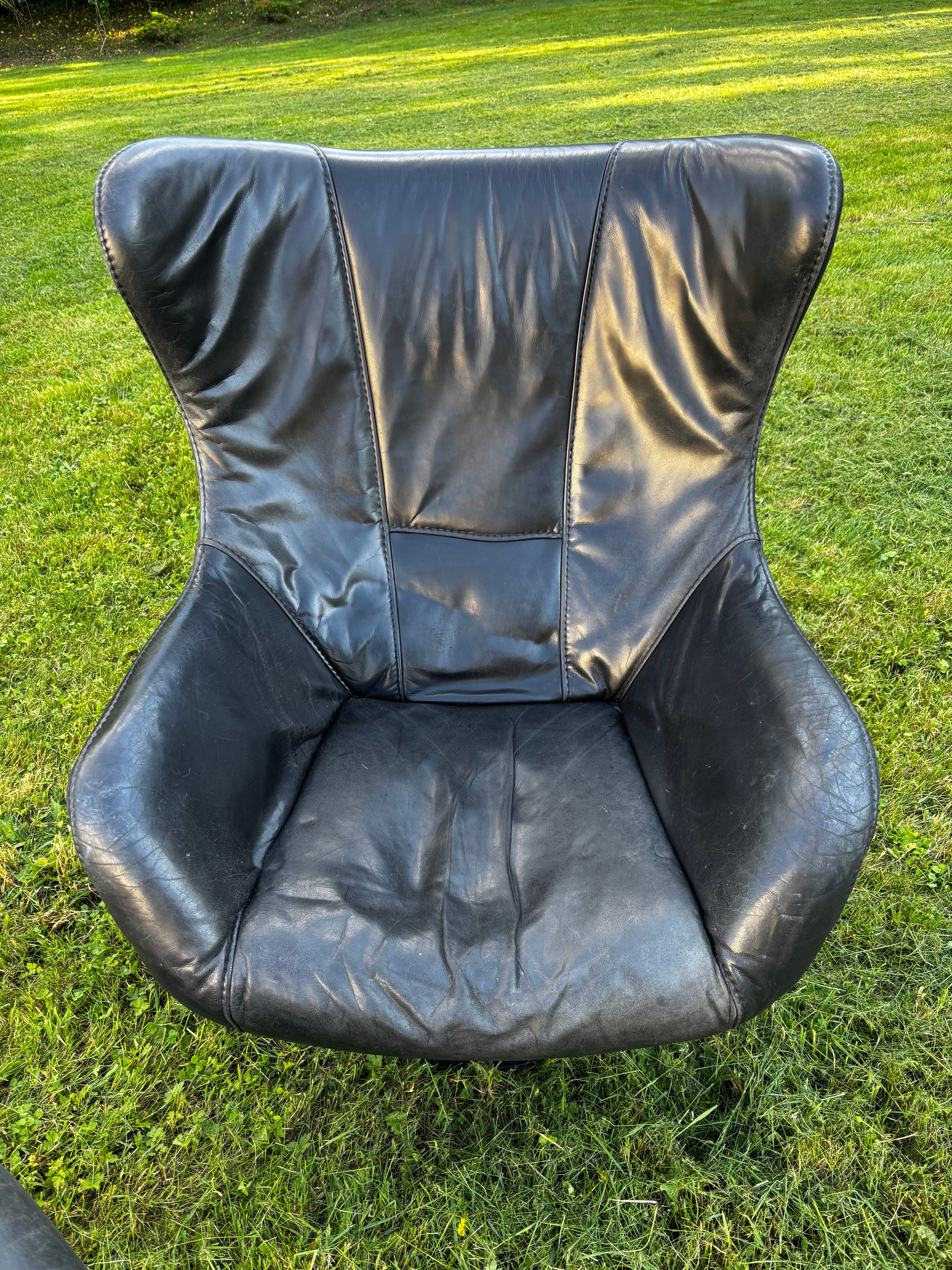 Fauteuil style egg chair et son ottoman