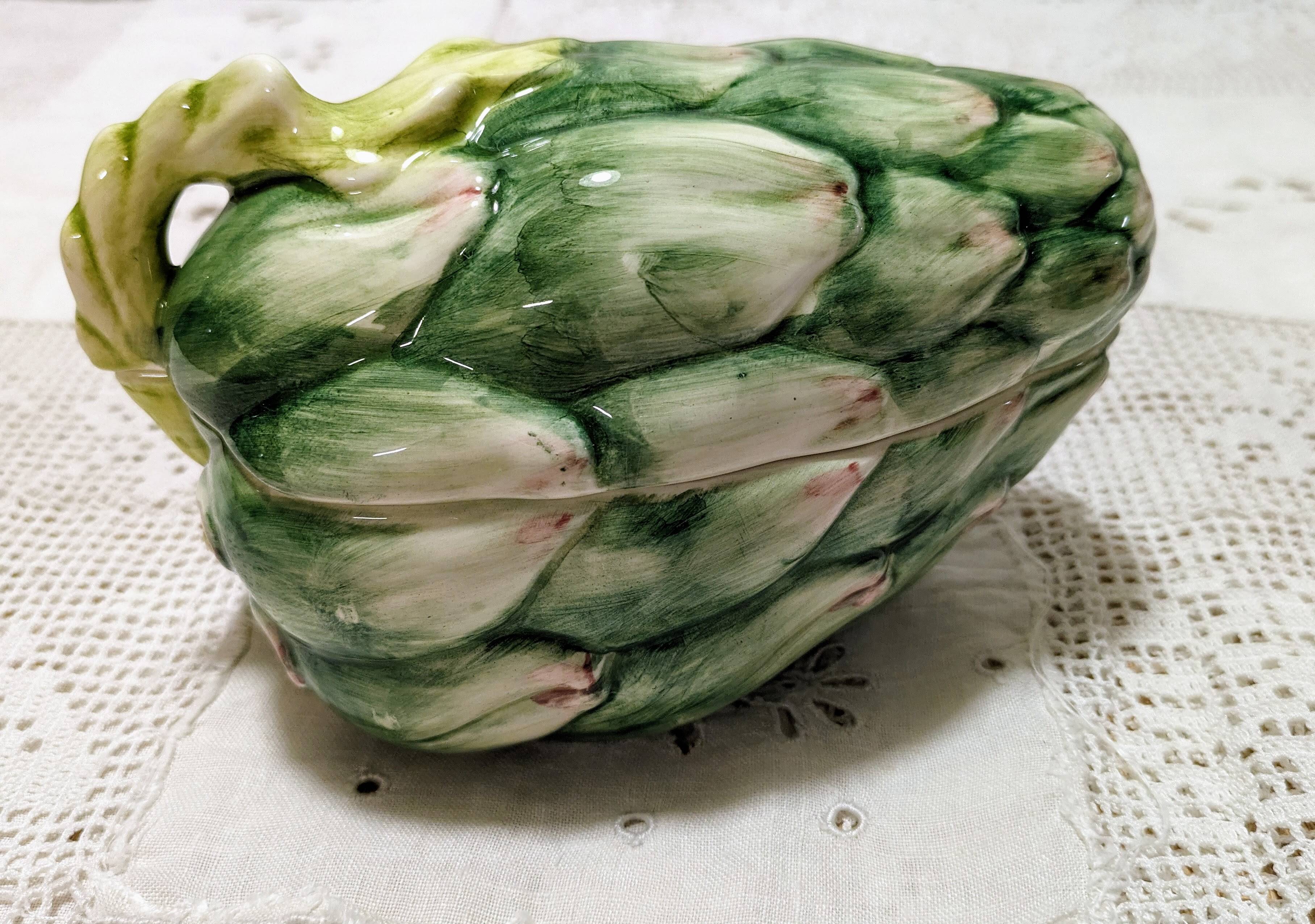 Small two-part dish, "asparagus" pattern, in slipware