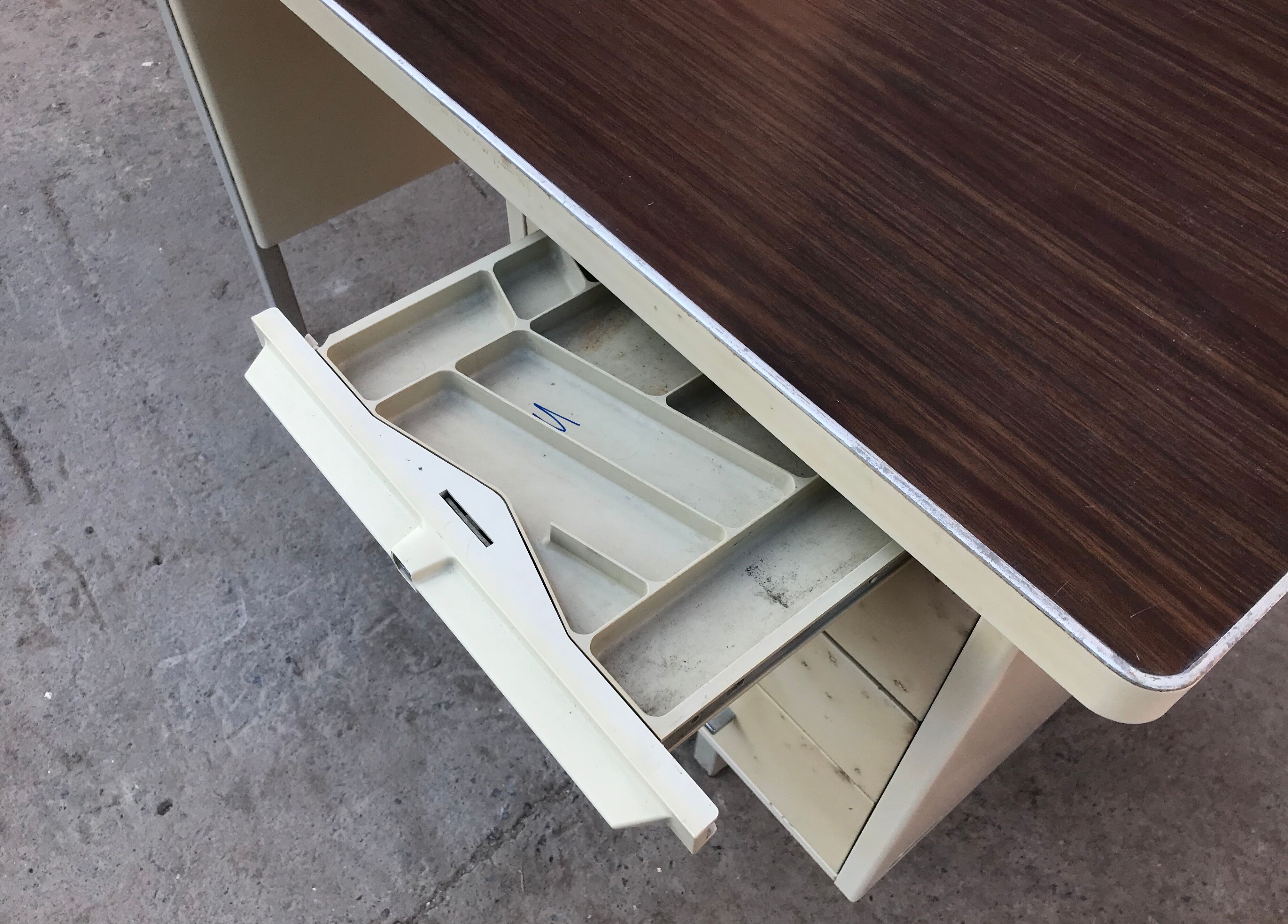 SRAFOR Industrial Office