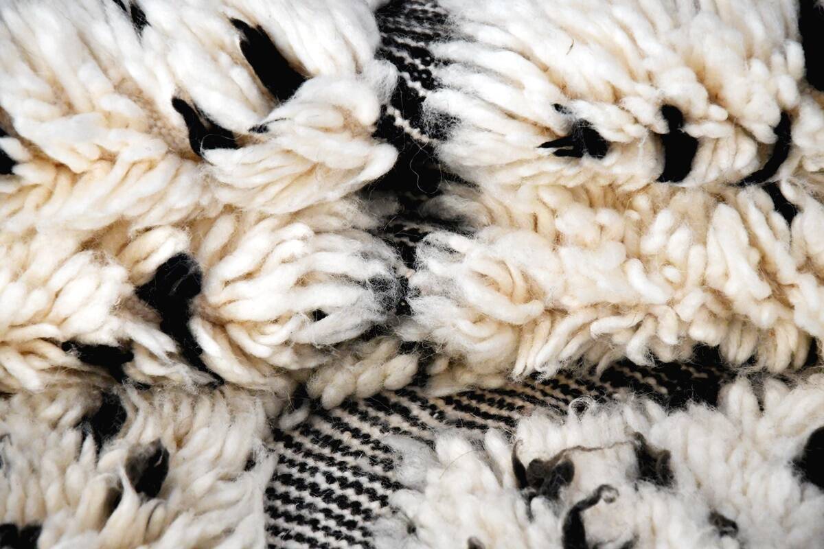 Beni Ouarain Moroccan Berber Rug New 294 cm x 200 cm