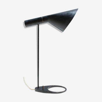 Arne Jacobsen lampe de table pour Louis Poulsen