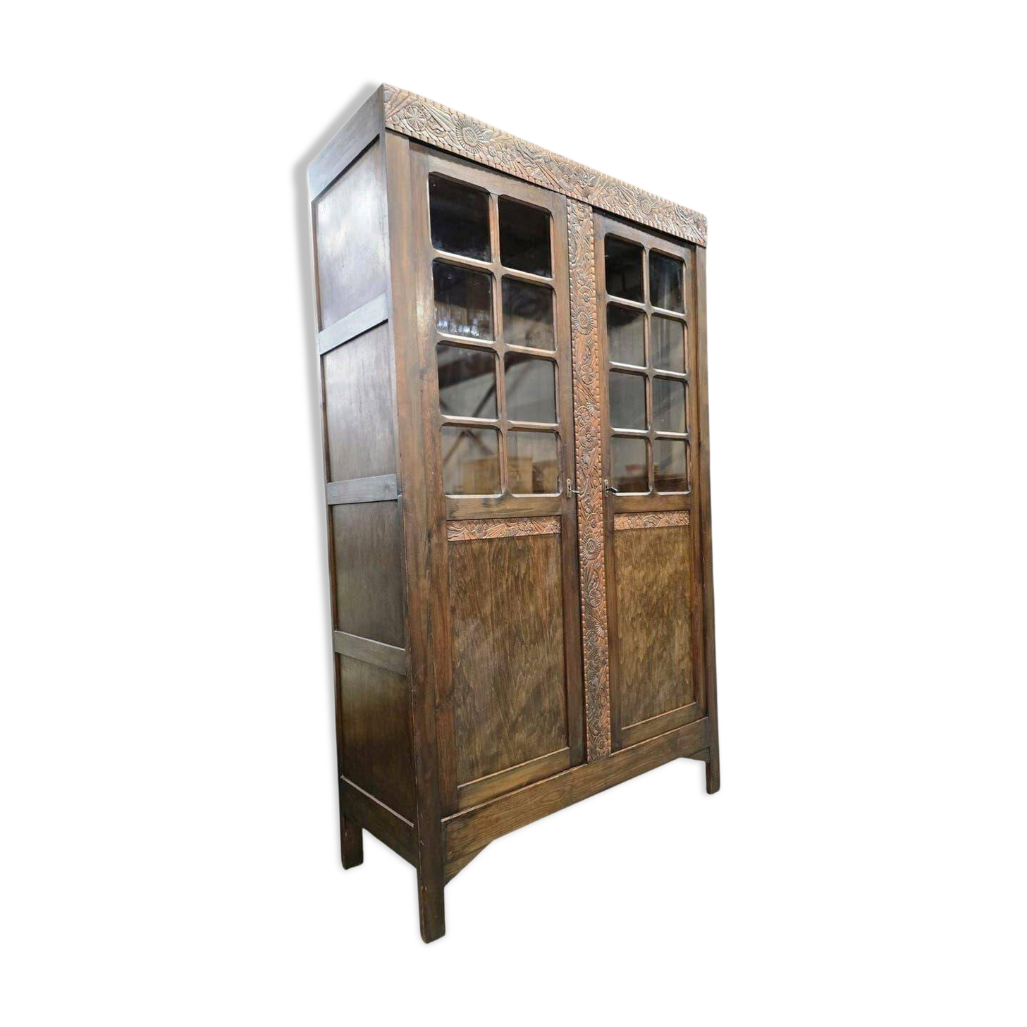 Vintage display cabinet/shelf in dark wood with glass.
