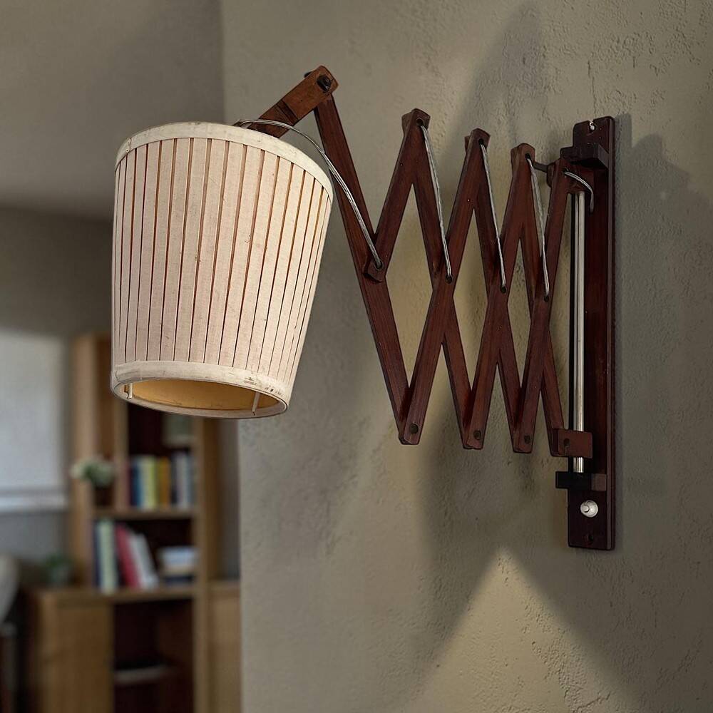 Scandinavian wooden scissor acordion wall lamp