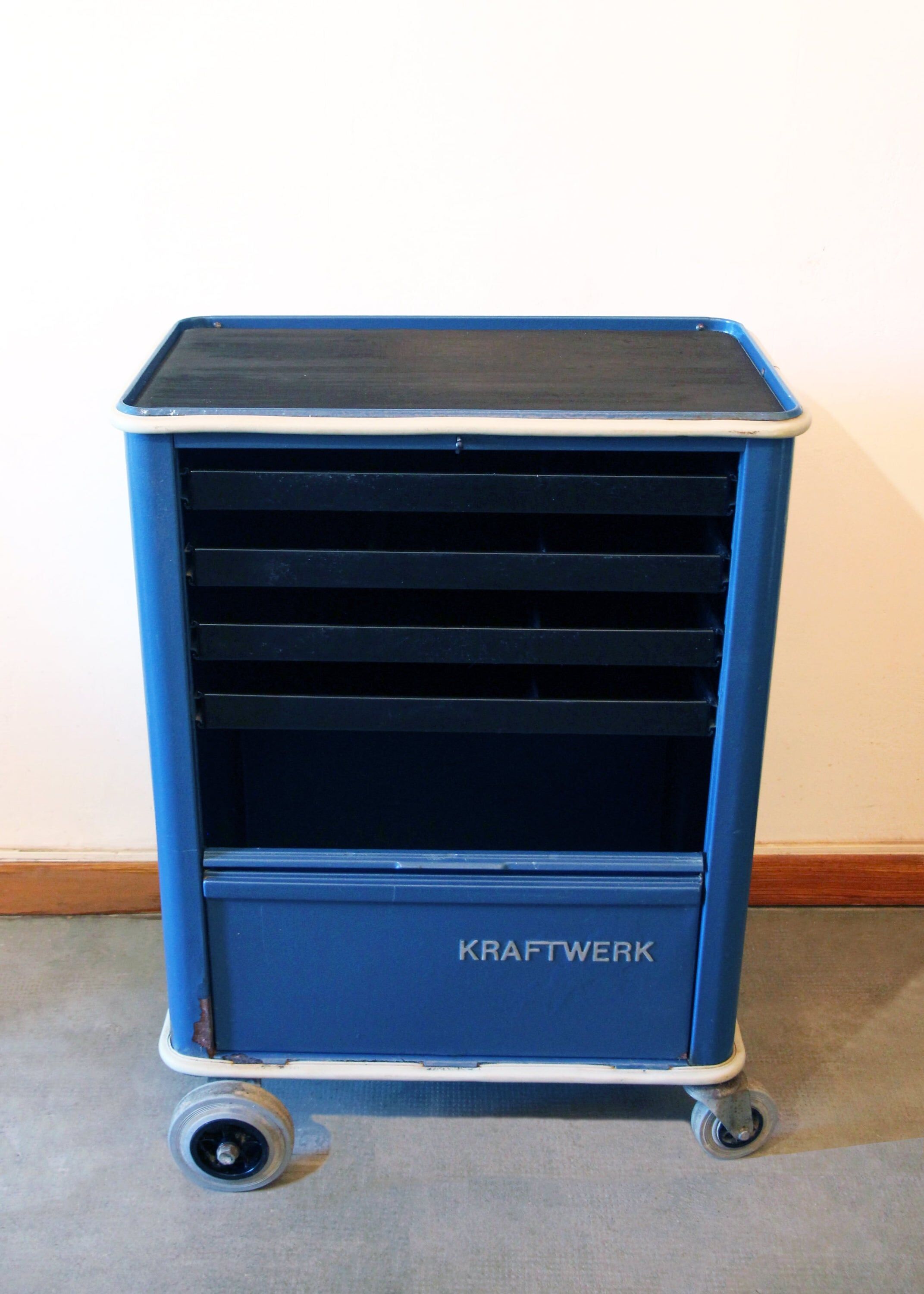 Servant / Industrial workshop bar