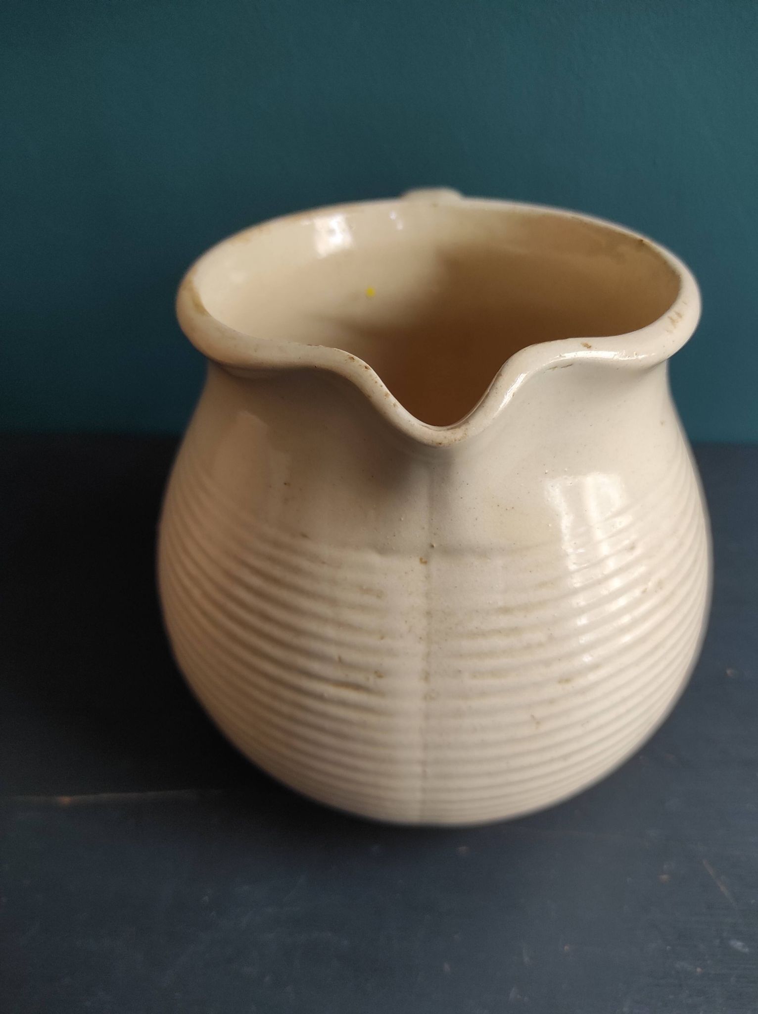 Pichet beige vintage français