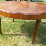 Extendable dining table