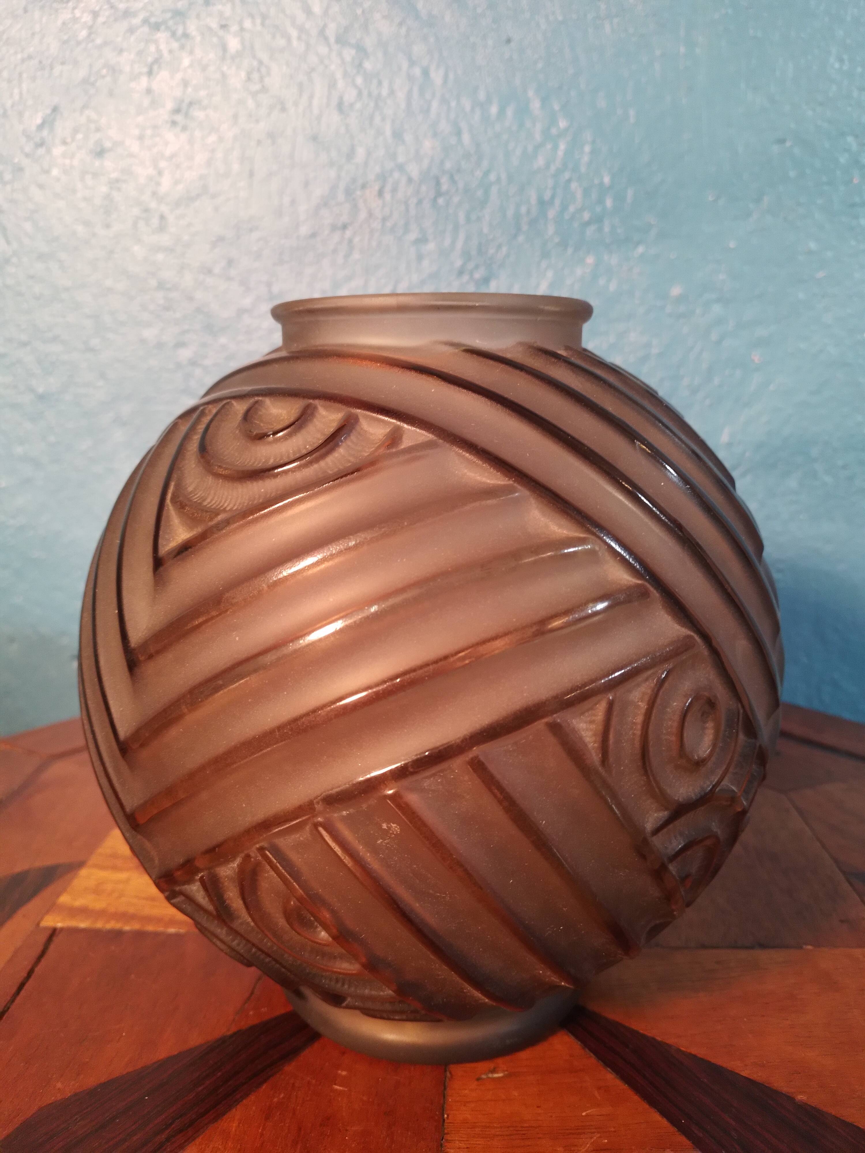 Avesn vase 1930s