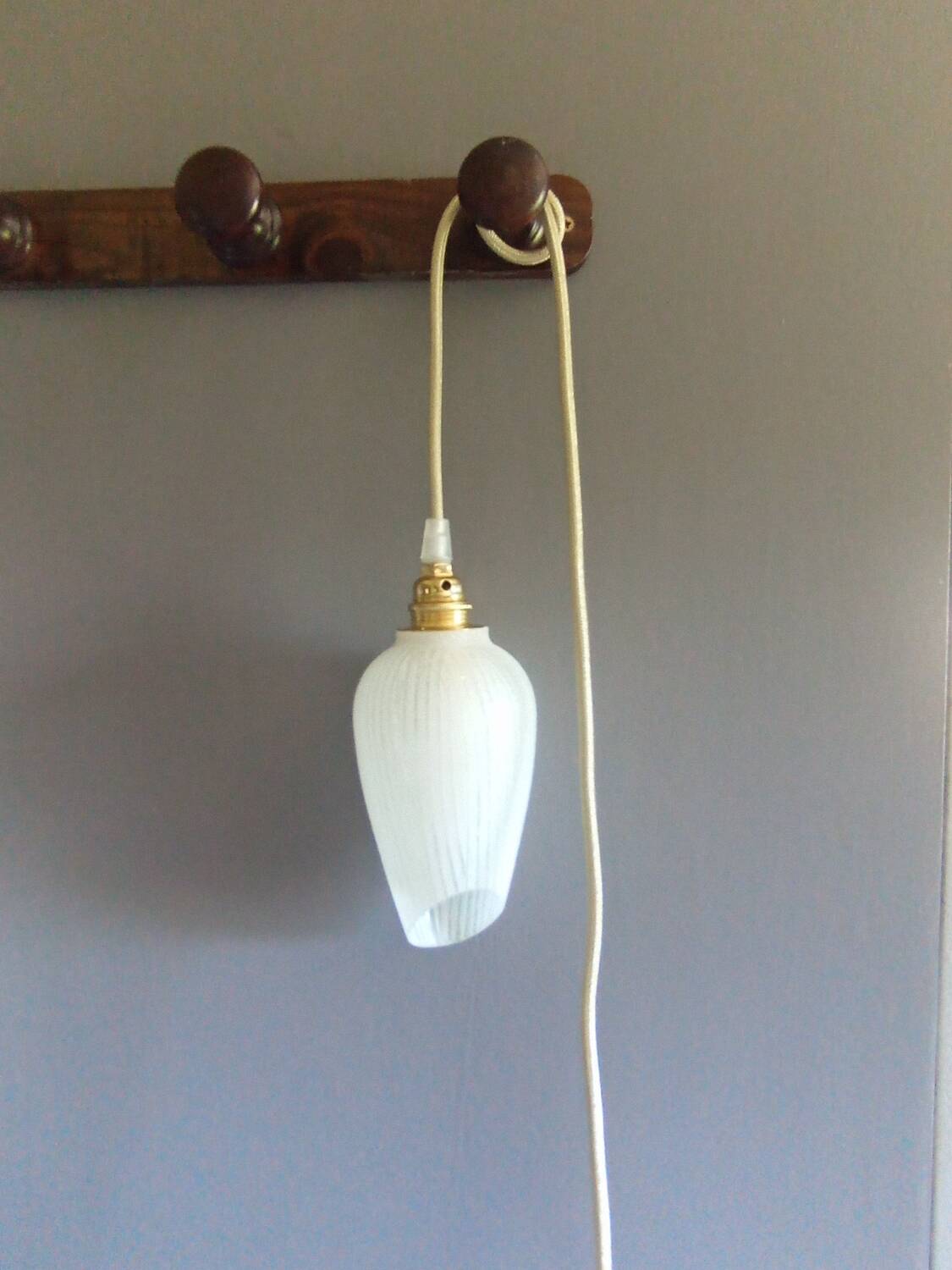 Portable hanging lamp 1970/80 white granite glass