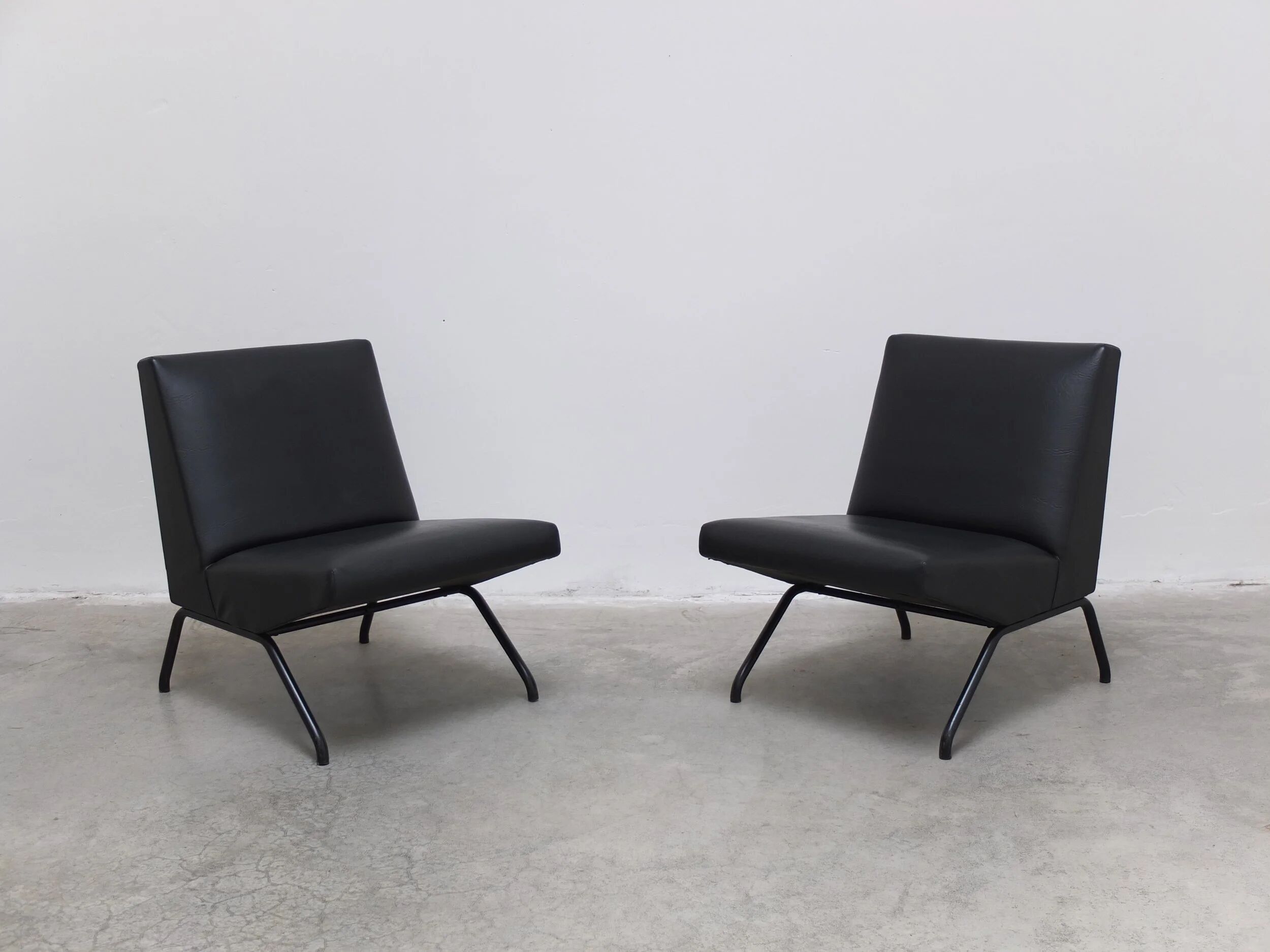 Pair of 'Visiteur' easy chairs by Pierre Guariche for Meurop, 1961