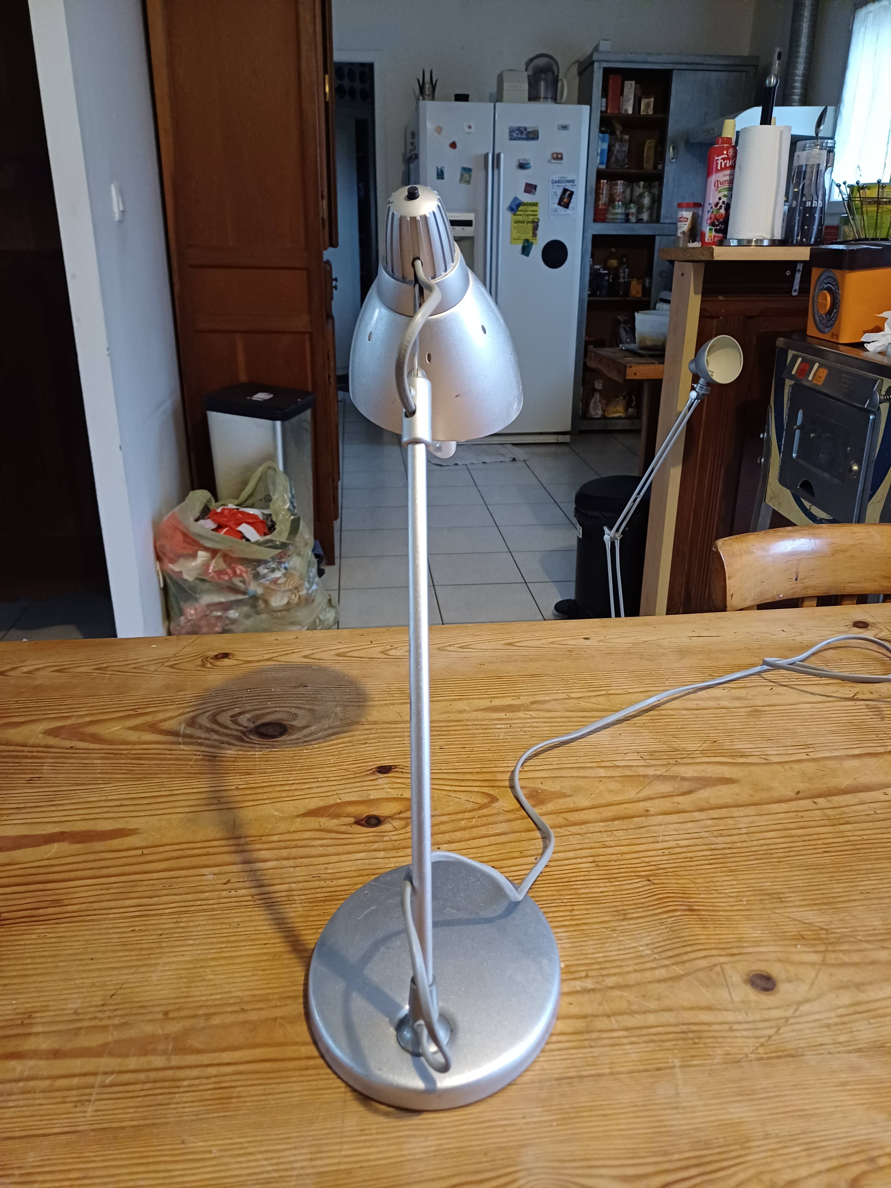 Metal desk lamp