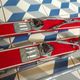 Paire de skis enfant vintage avec bâtons