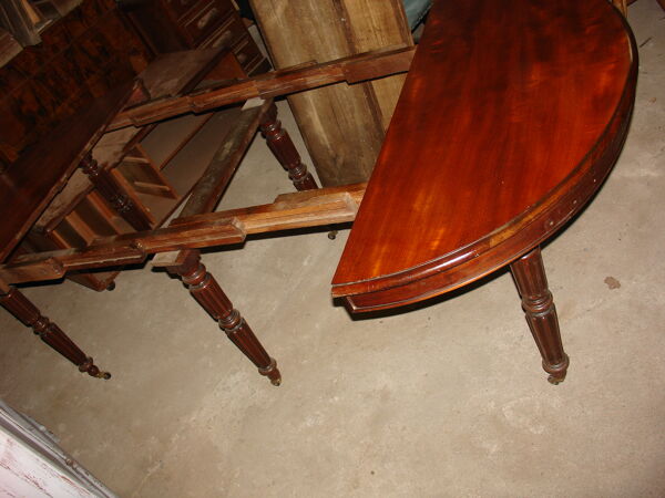 Table 6 pieds à bandeau époque Louis Philippe en acajou de cuba