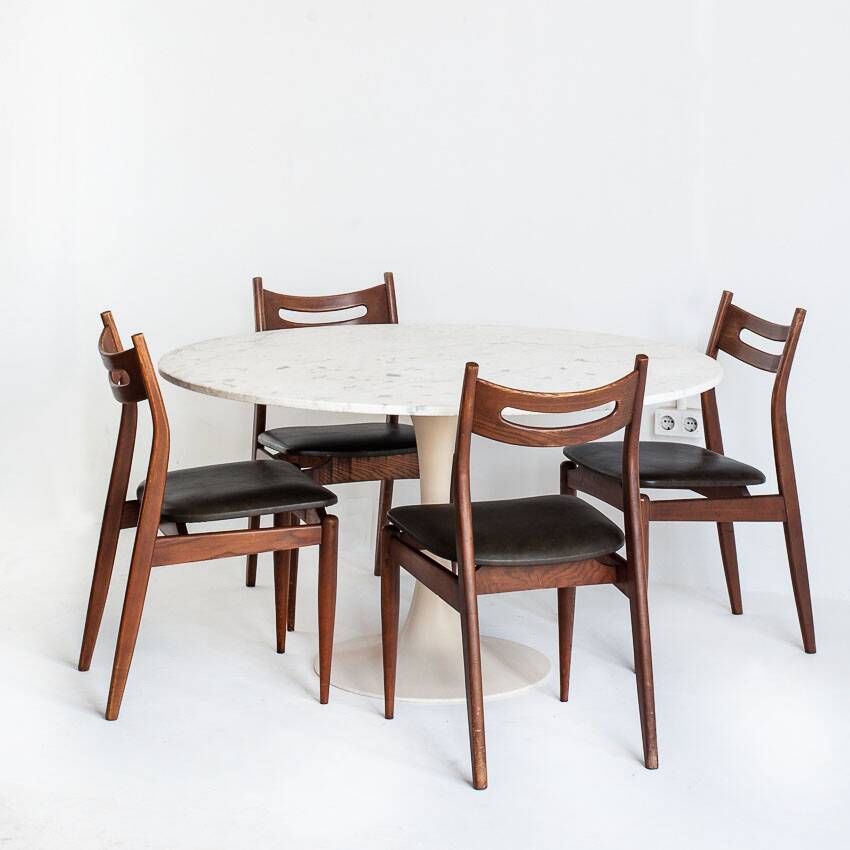 Vintage table with tulip base in white marble and Grosfillex base. France, 1960s