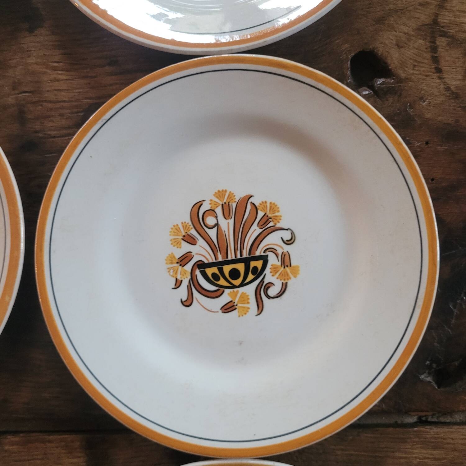 6 assiettes à dessert faïence de Montereau - Décor floral, circa 1950-