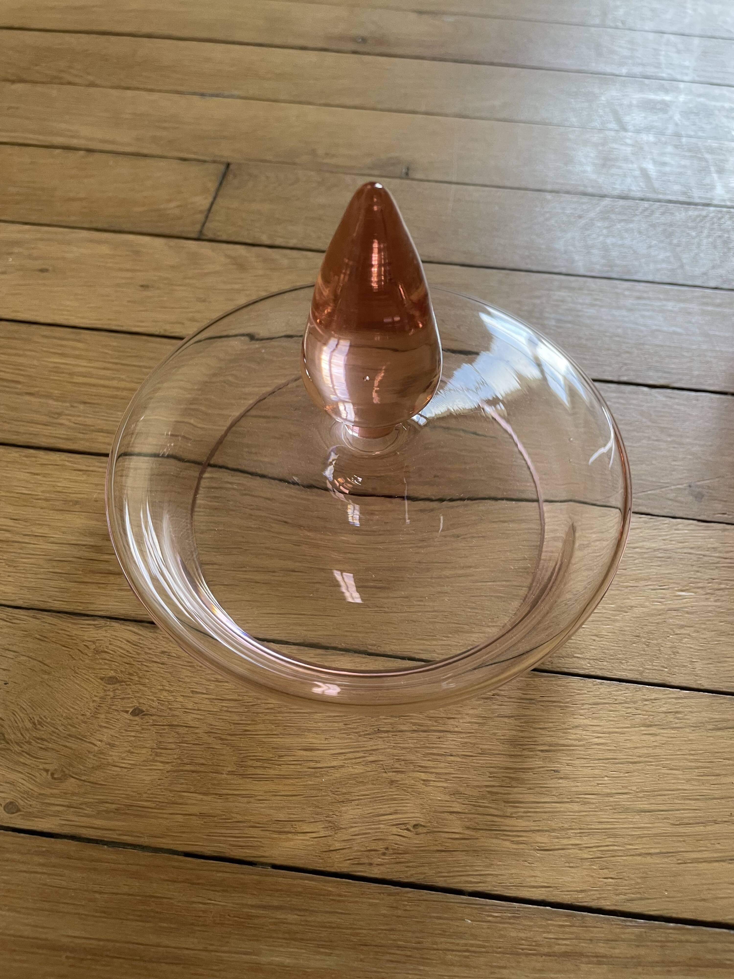 Blown glass pot 251016