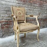 Fauteuil français avec tapisserie florale