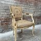 Fauteuil français avec tapisserie florale