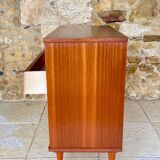 Vintage teak chest of drawers with 4 drawers, circa 1960s/1970s.