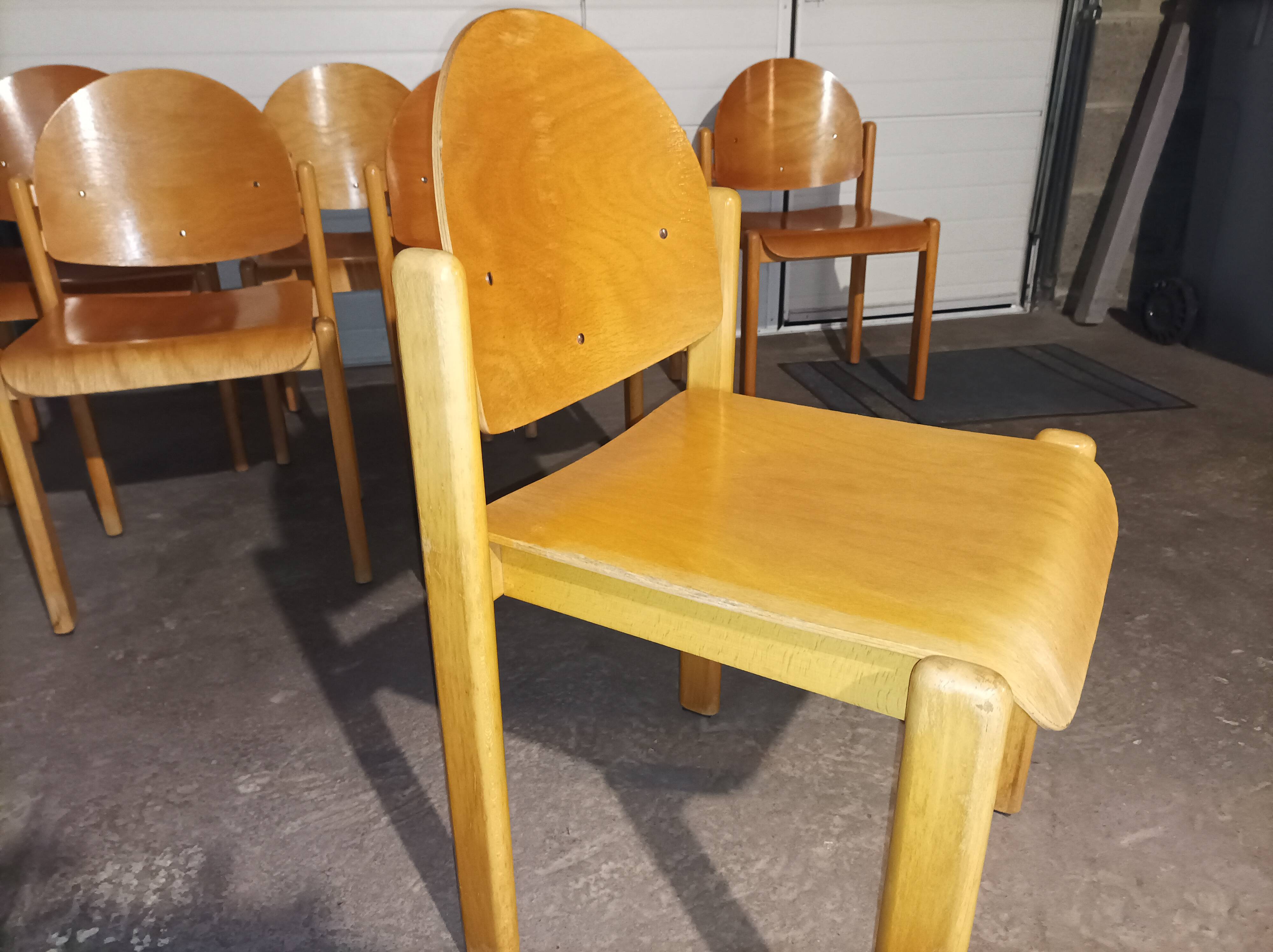 7 chaises vintages MMO