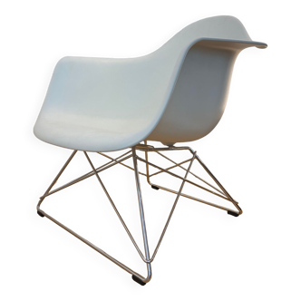 LAR armchair by Charles & Ray Eames, Vitra