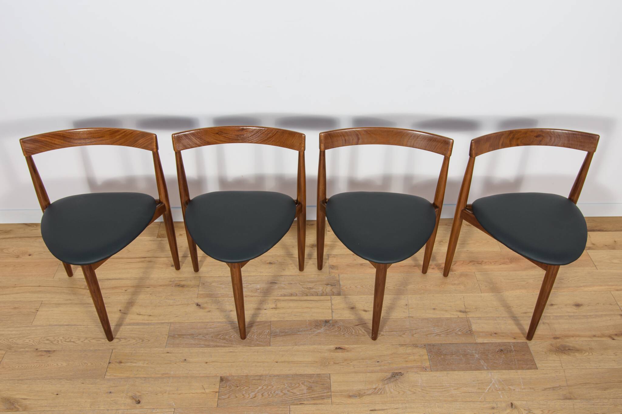 Mid-Century Teak Dining Table and Chairs Set by Hans Olsen for Frem Røjle.