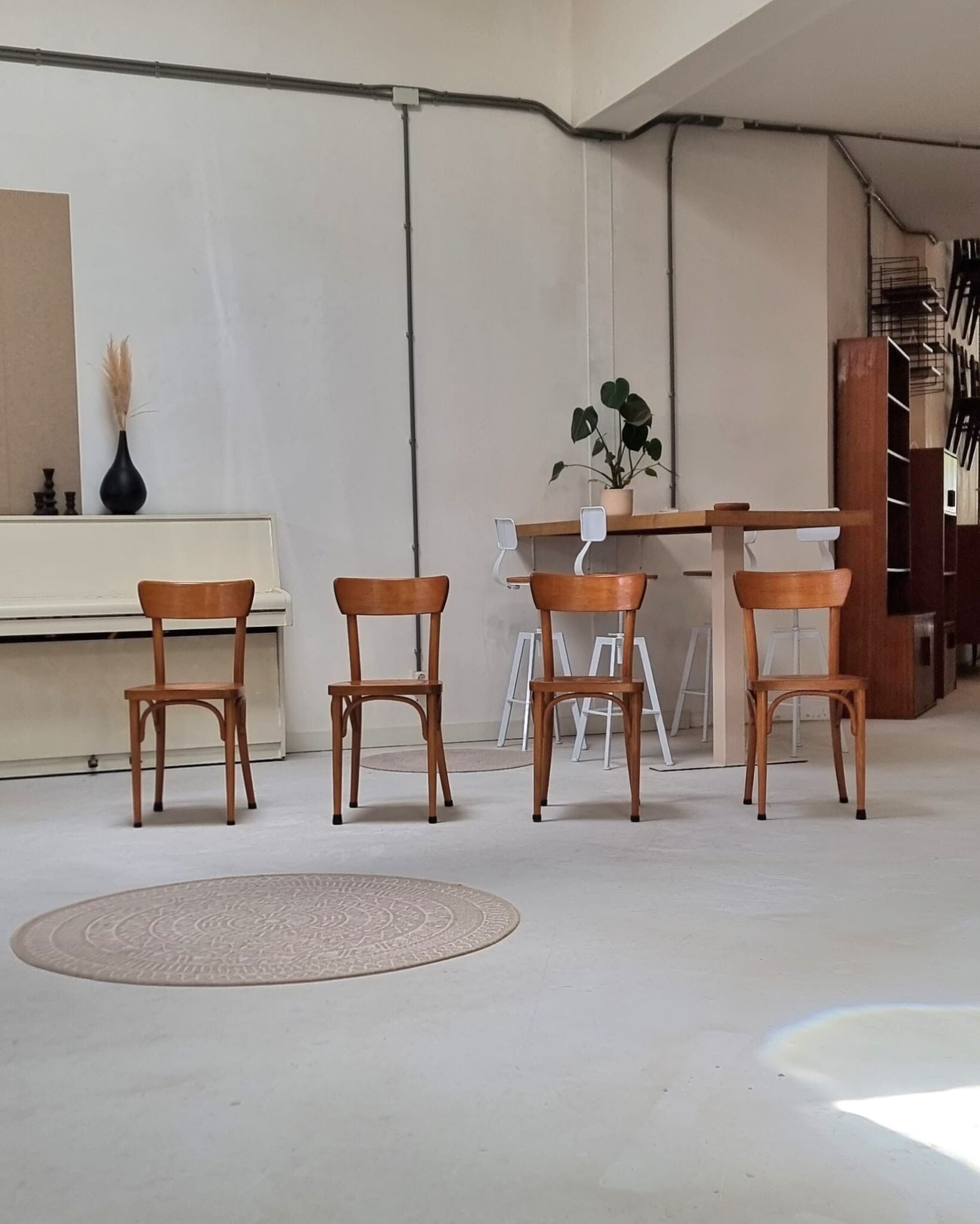 Chaises bistrot, milieu XXème