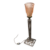 Art Deco lamp in wrought metal and pink glass