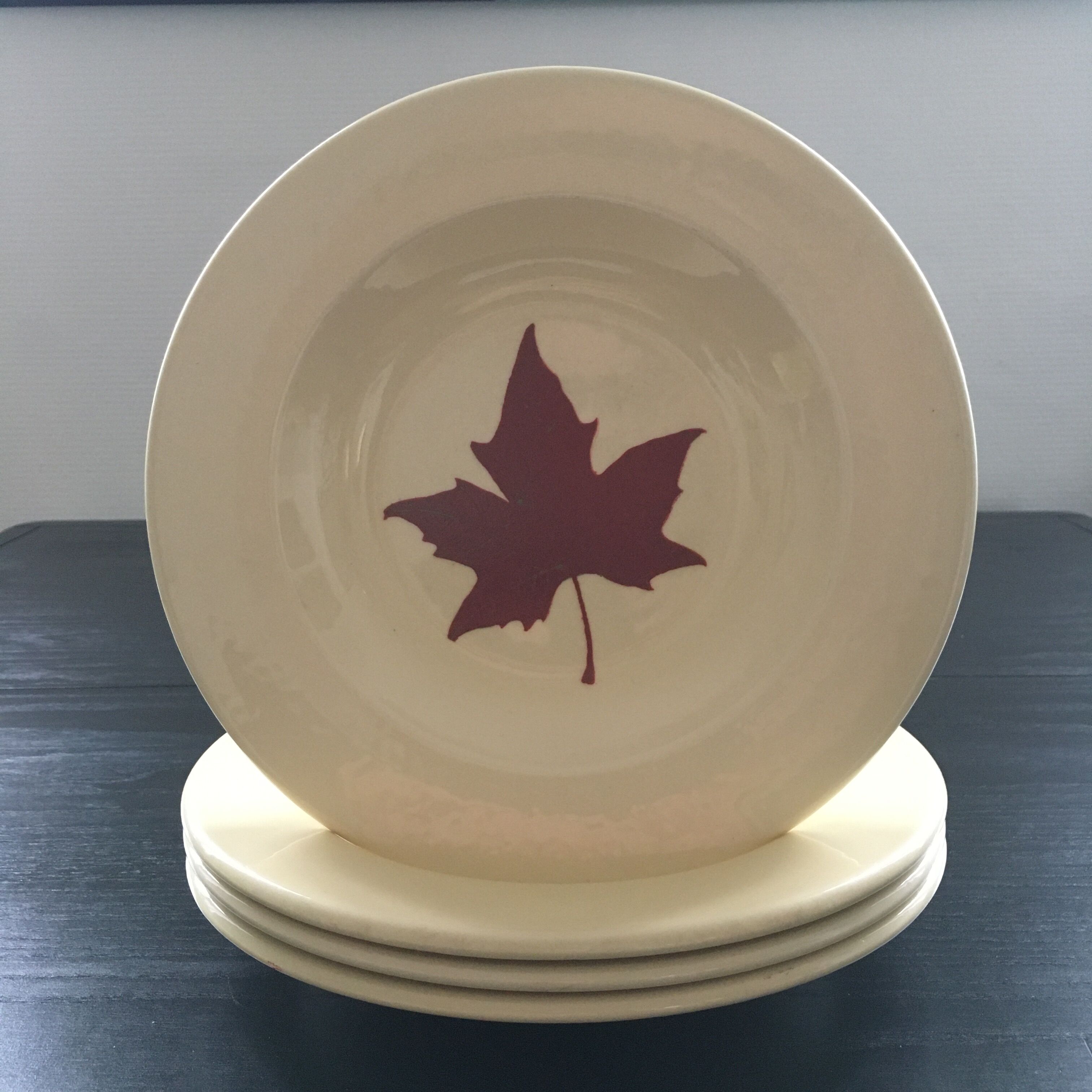 Set of 4 leaf-patterned plates