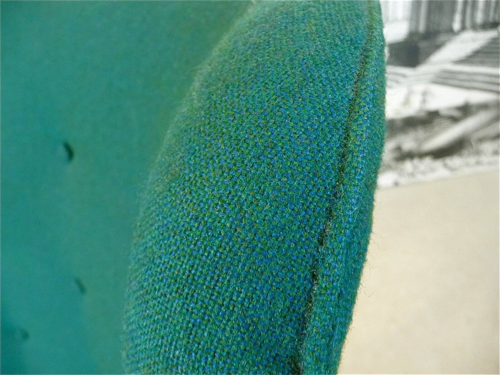 Chaise à dossier haut en forme de pantoufle italienne attribuée à Paolo Buffa, années 1950.