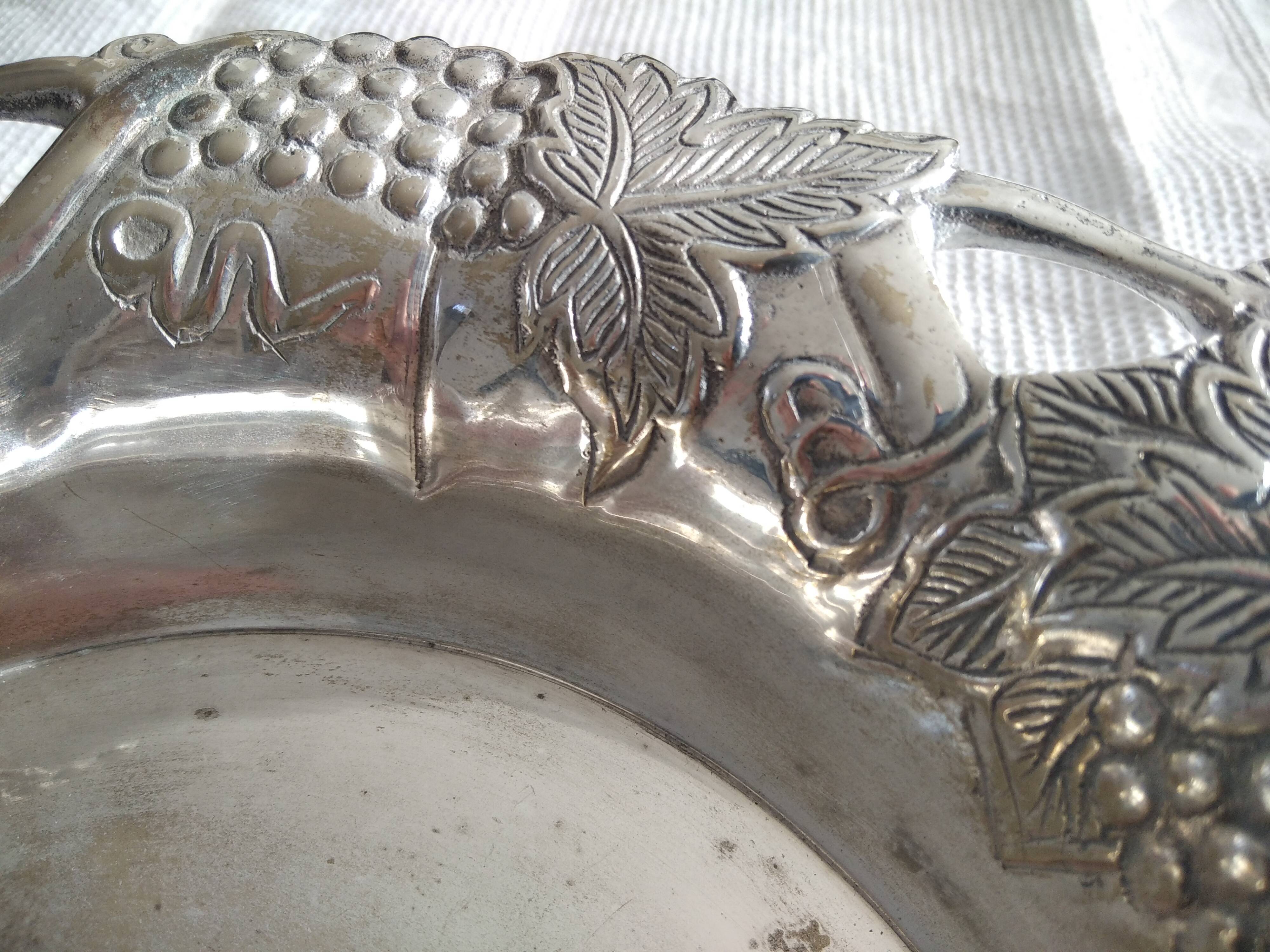 Silver metal fruit cup