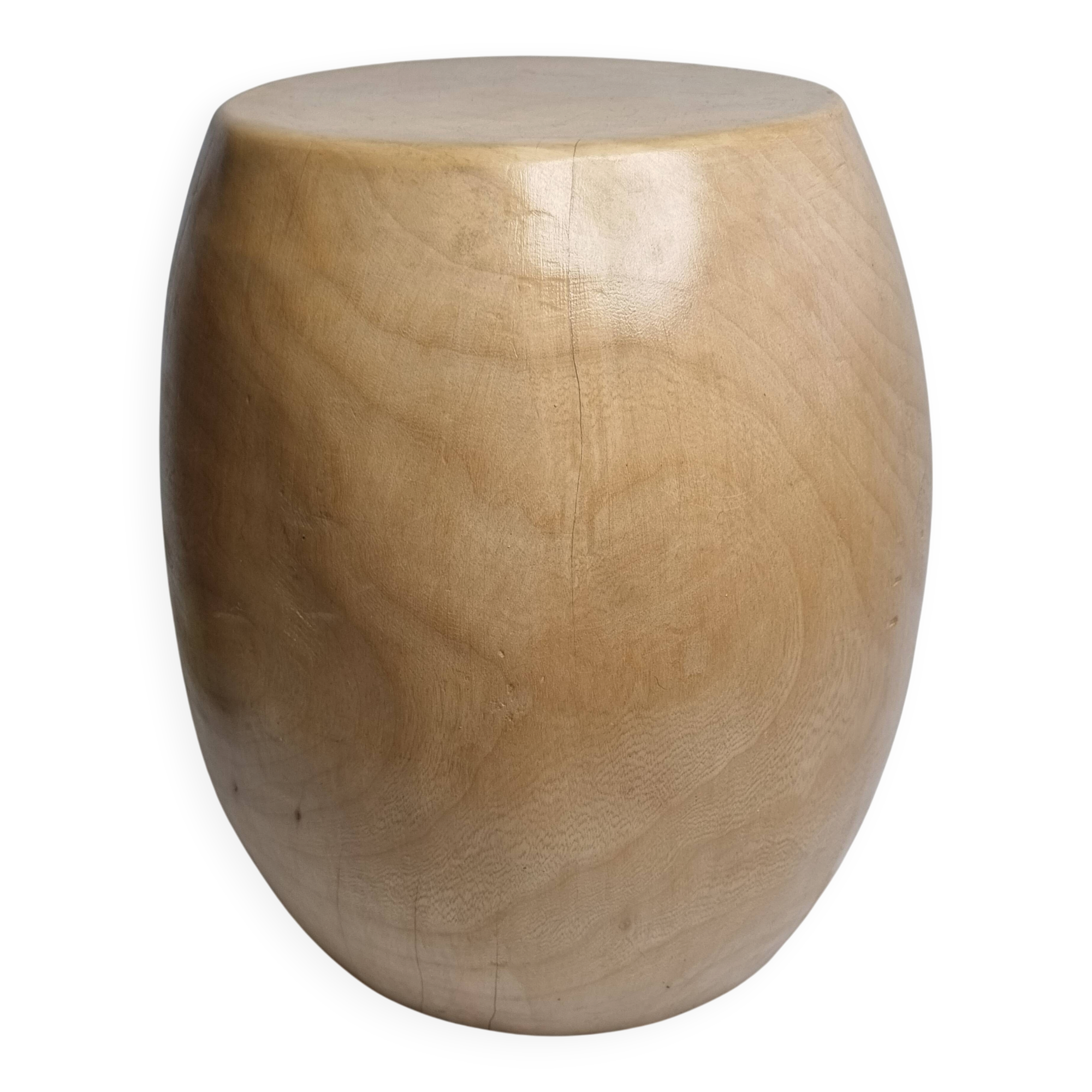 Brutalist monoxyle stool in solid mango wood, organic shape, 37 cm.