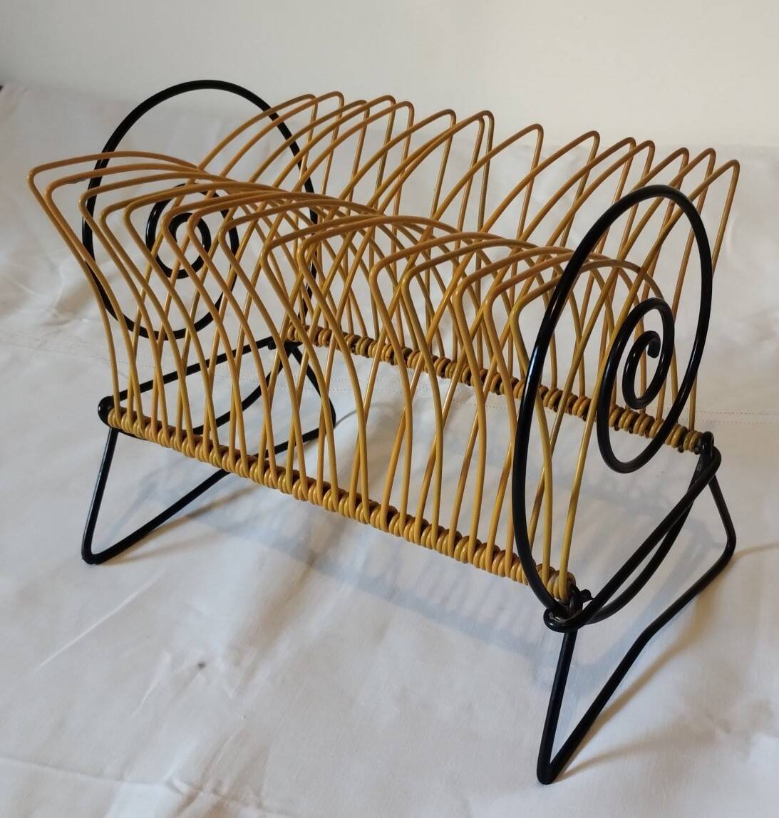 Magazine rack / vintage vinyl